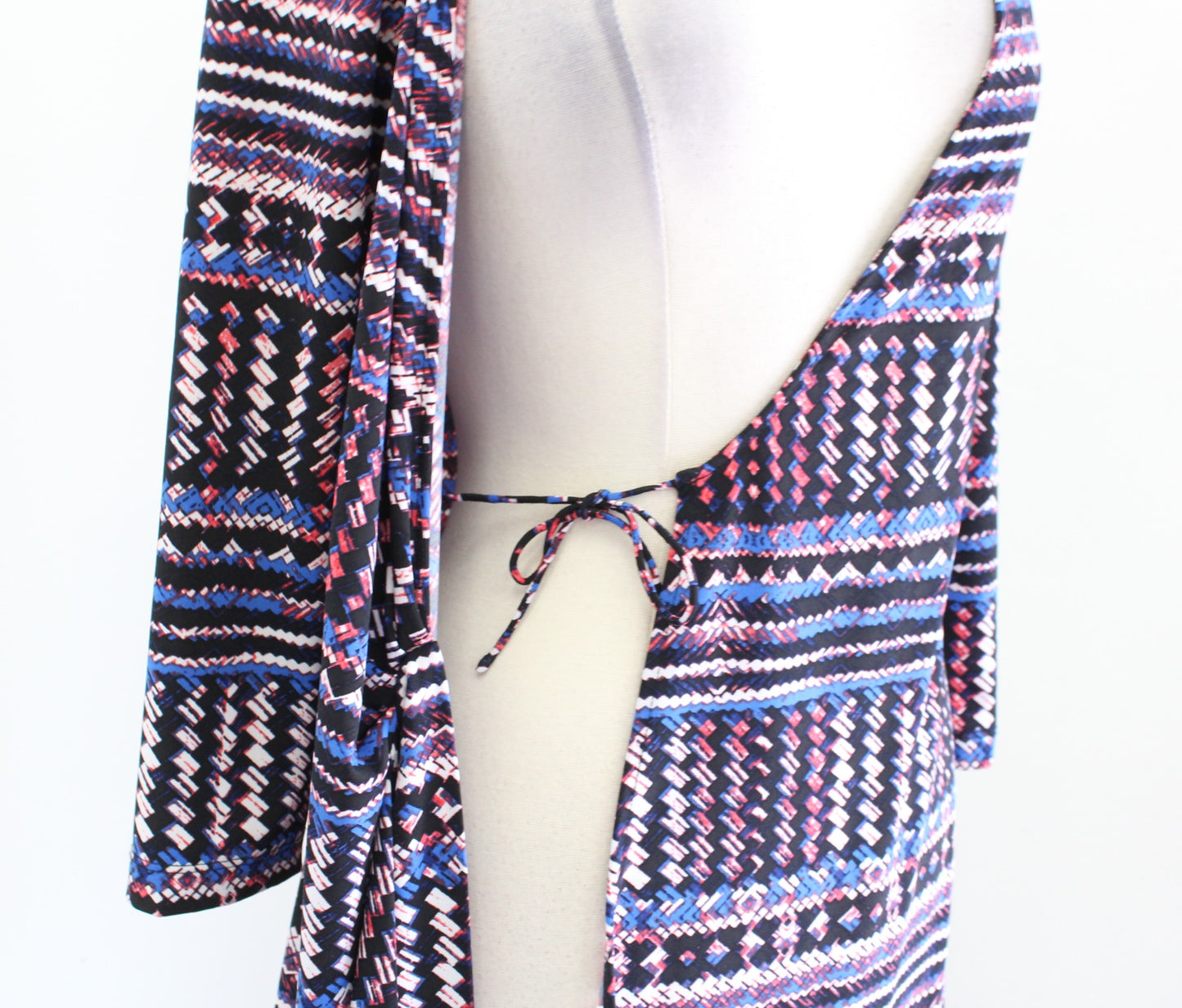 BCBG Max Azria Adele Black Blue Red Geometric Print Jersey Wrap Tie Dress Sz XS