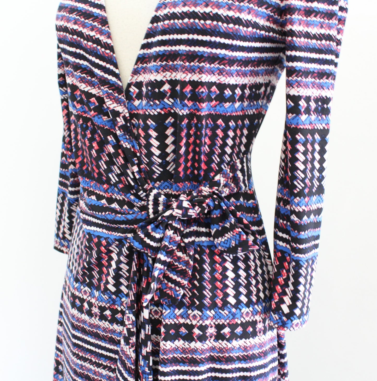 BCBG Max Azria Adele Black Blue Red Geometric Print Jersey Wrap Tie Dress Sz XS