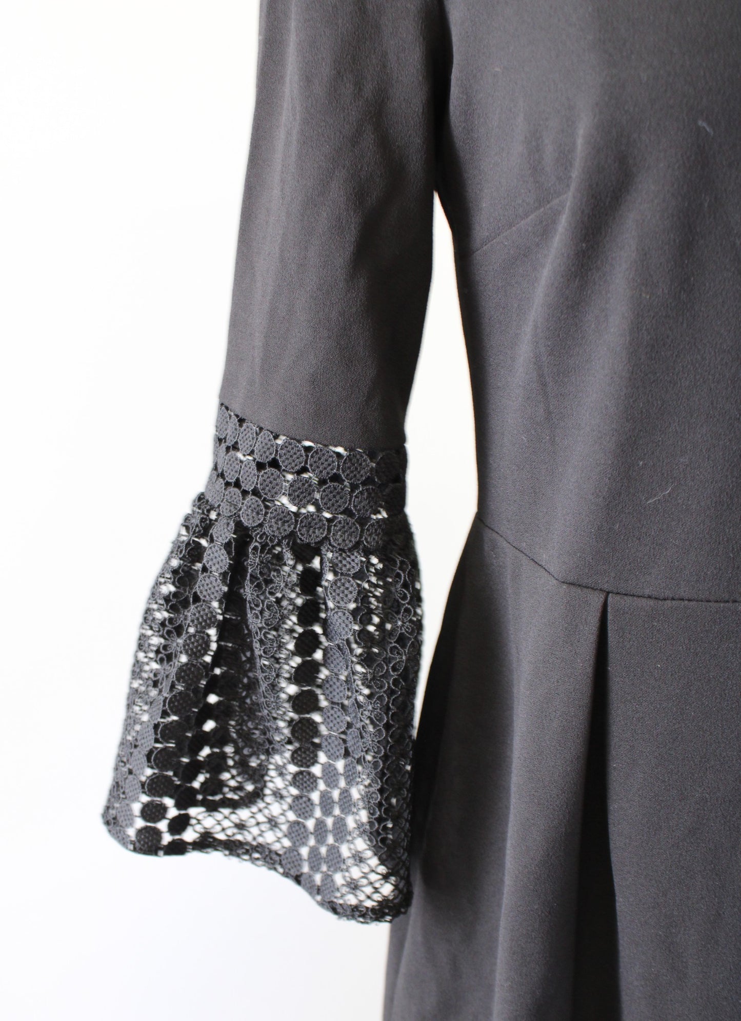 Ivanka Trump Black Nude Eyelet Insert Crochet Bell Sleeve Sheath Dress Size 4