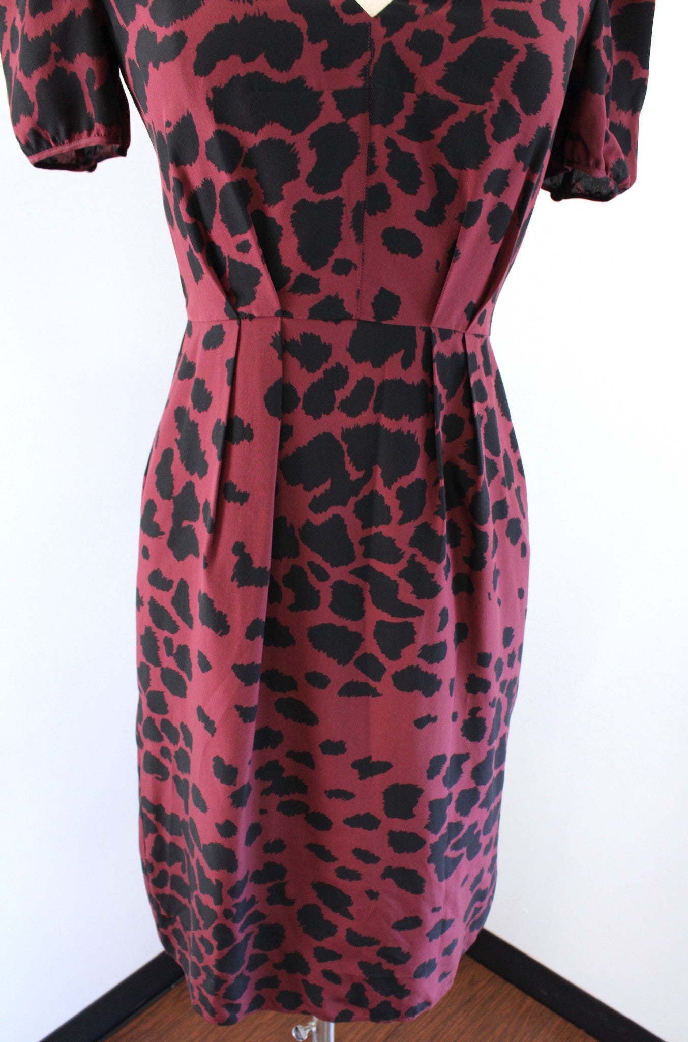 Burberry London Burgundy Red Black Leopard Print Silk V Neck Sheath Dress Size 2