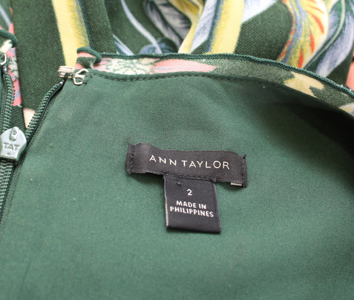 Ann Taylor Reed Garden Fluted Sleeve Animal Floral Print Dress Size 2 Green