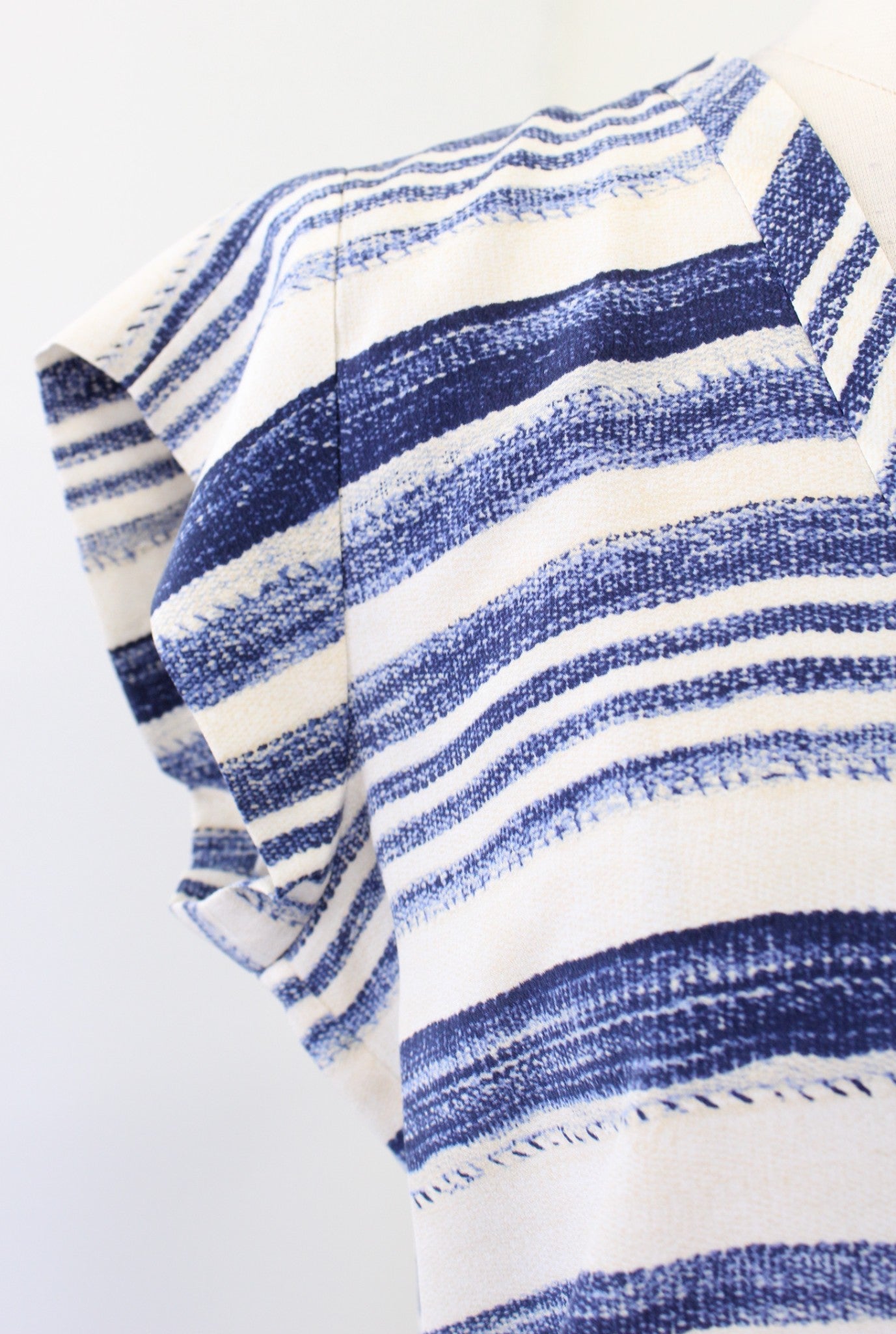 NWT $188 Joie Rubina Blue White Tan Printed Striped Top Blouse Silk Size XS Short Sleeve
