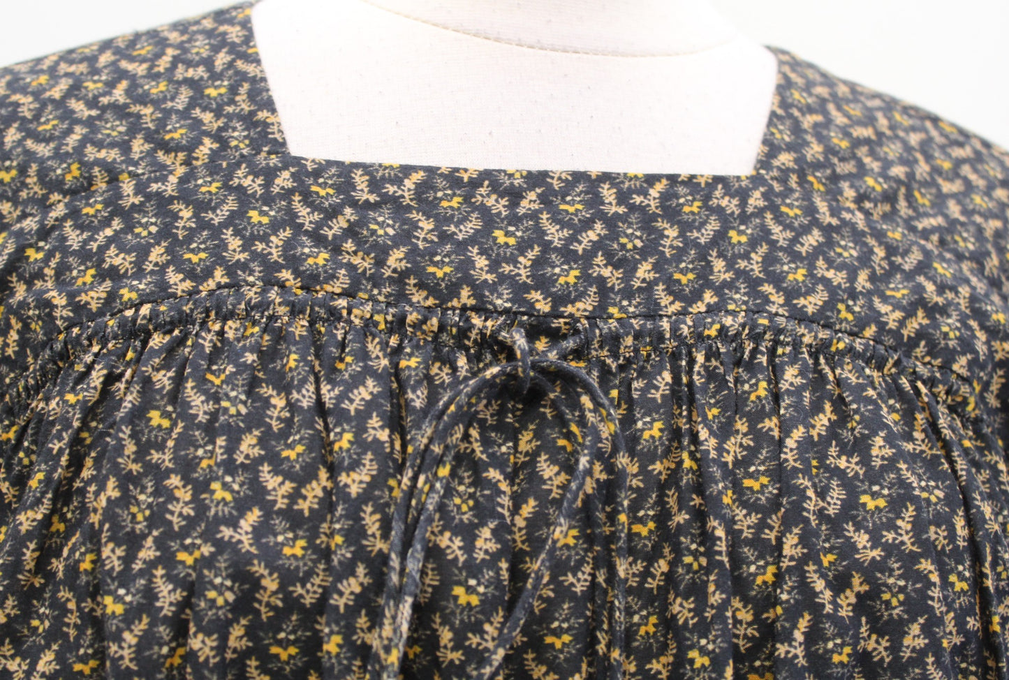 Doen Buttercup Black Winter Ditsy Floral Print Mini Peasant Shift Dress Size S