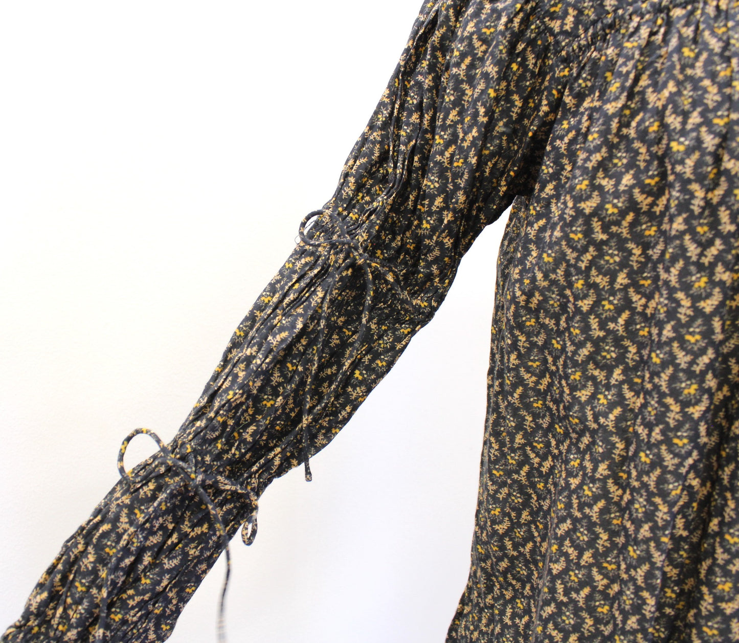 Doen Buttercup Black Winter Ditsy Floral Print Mini Peasant Shift Dress Size S