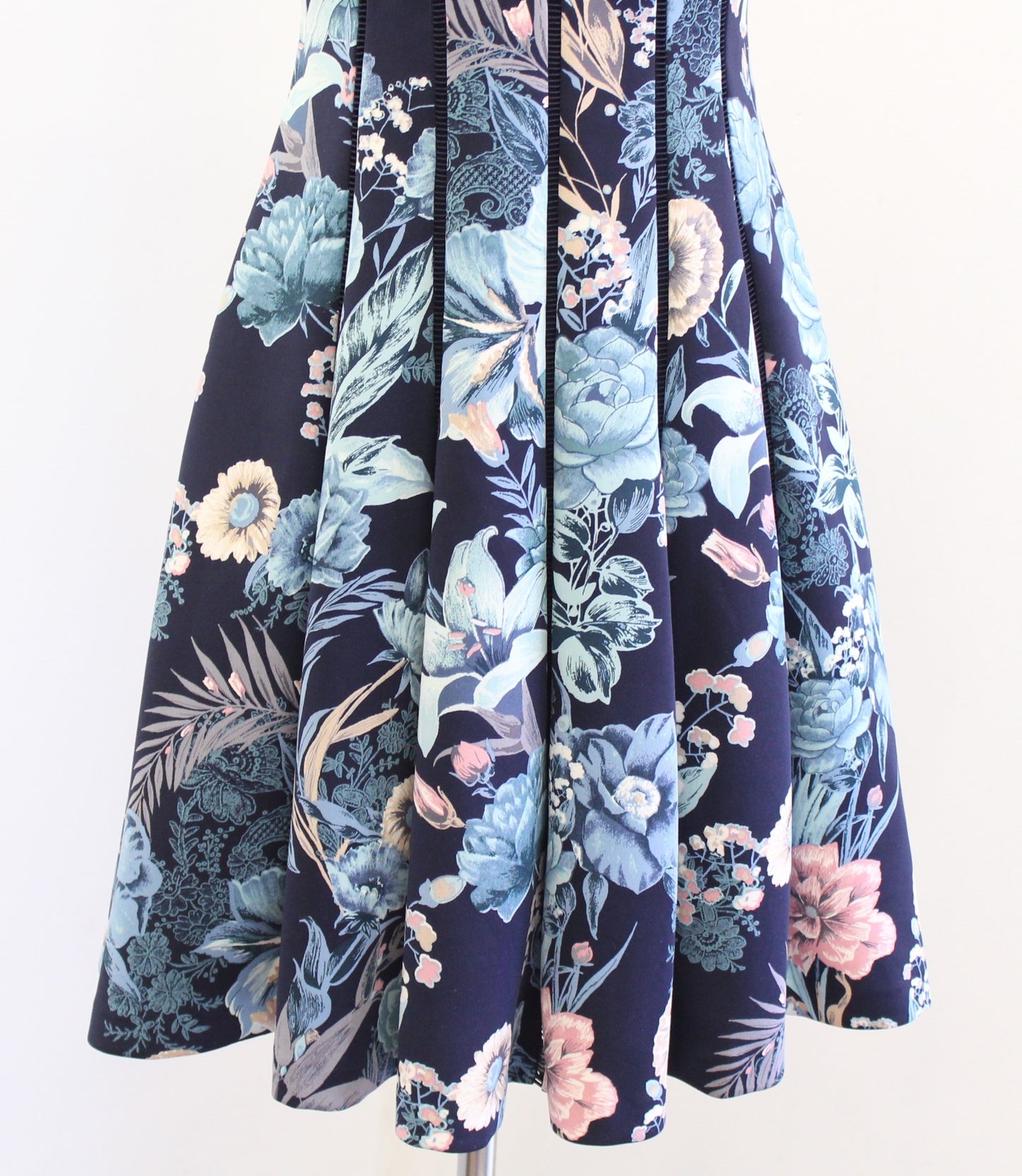 White House Black Market Navy Blue Floral Pleated Fit and Flare Dress Size 0