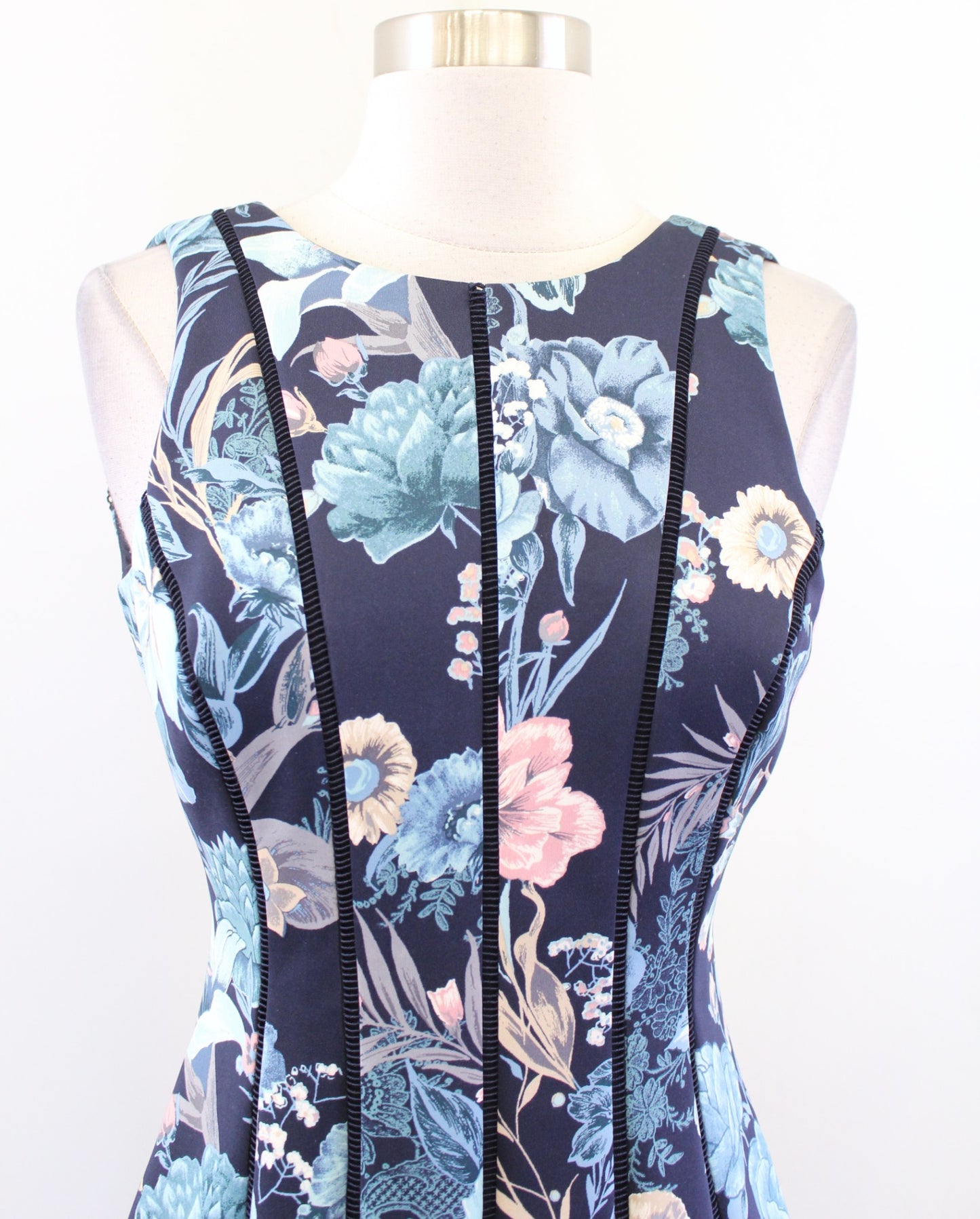 White House Black Market Navy Blue Floral Pleated Fit and Flare Dress Size 0
