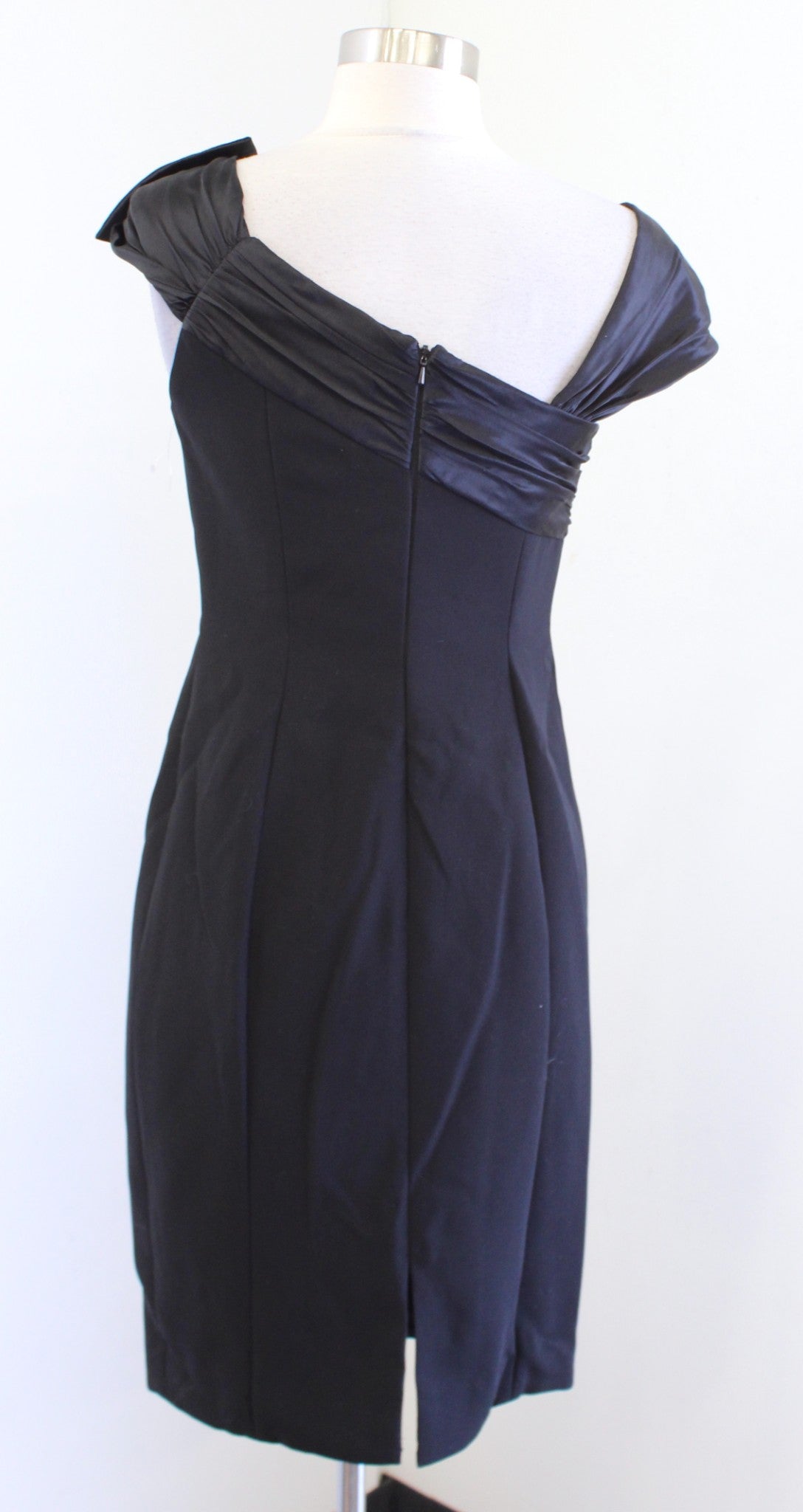 Carmen Marc Valvo Collection Black Asymmetric Neck Bow Cocktail Party Dress Sz 2