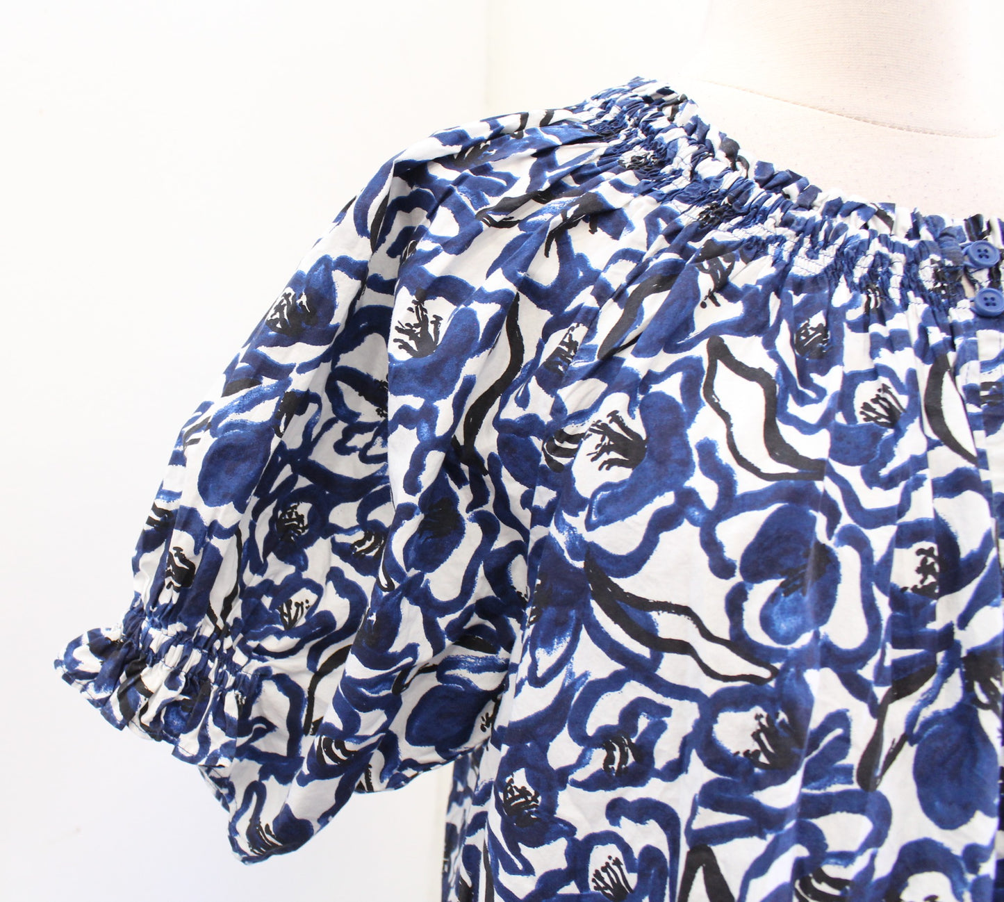 Apiece Apart Blue White Floral Kasin Top Size M Puff Sleeve Smocked Blouse