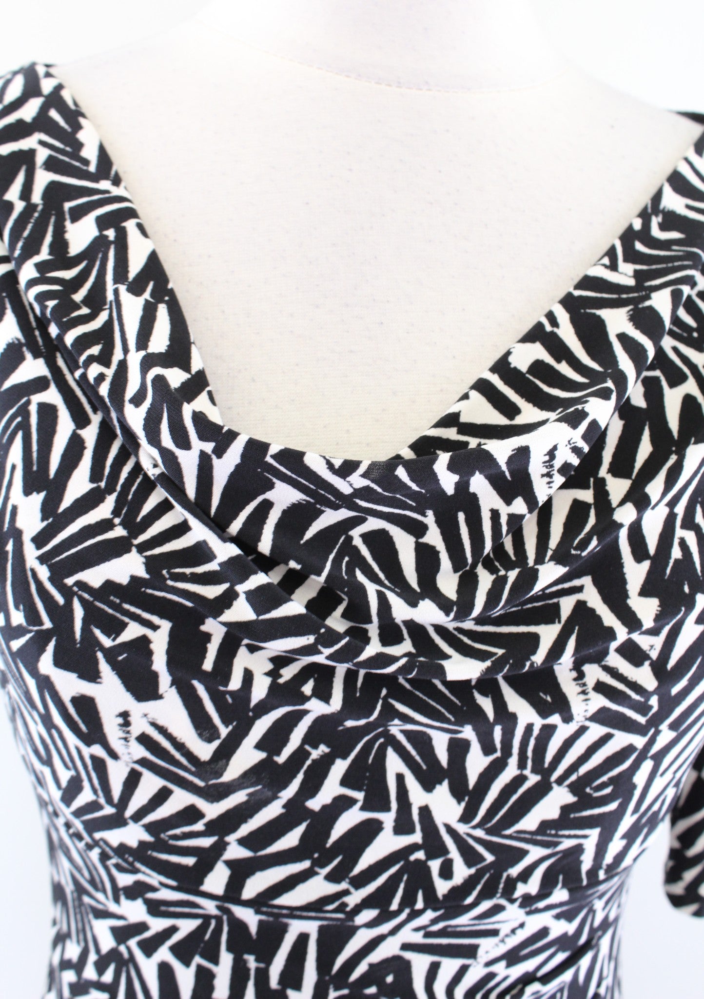 Lauren Ralph Lauren Black White Abstract Print Ruched Wiggle Sheath Dress Size 2