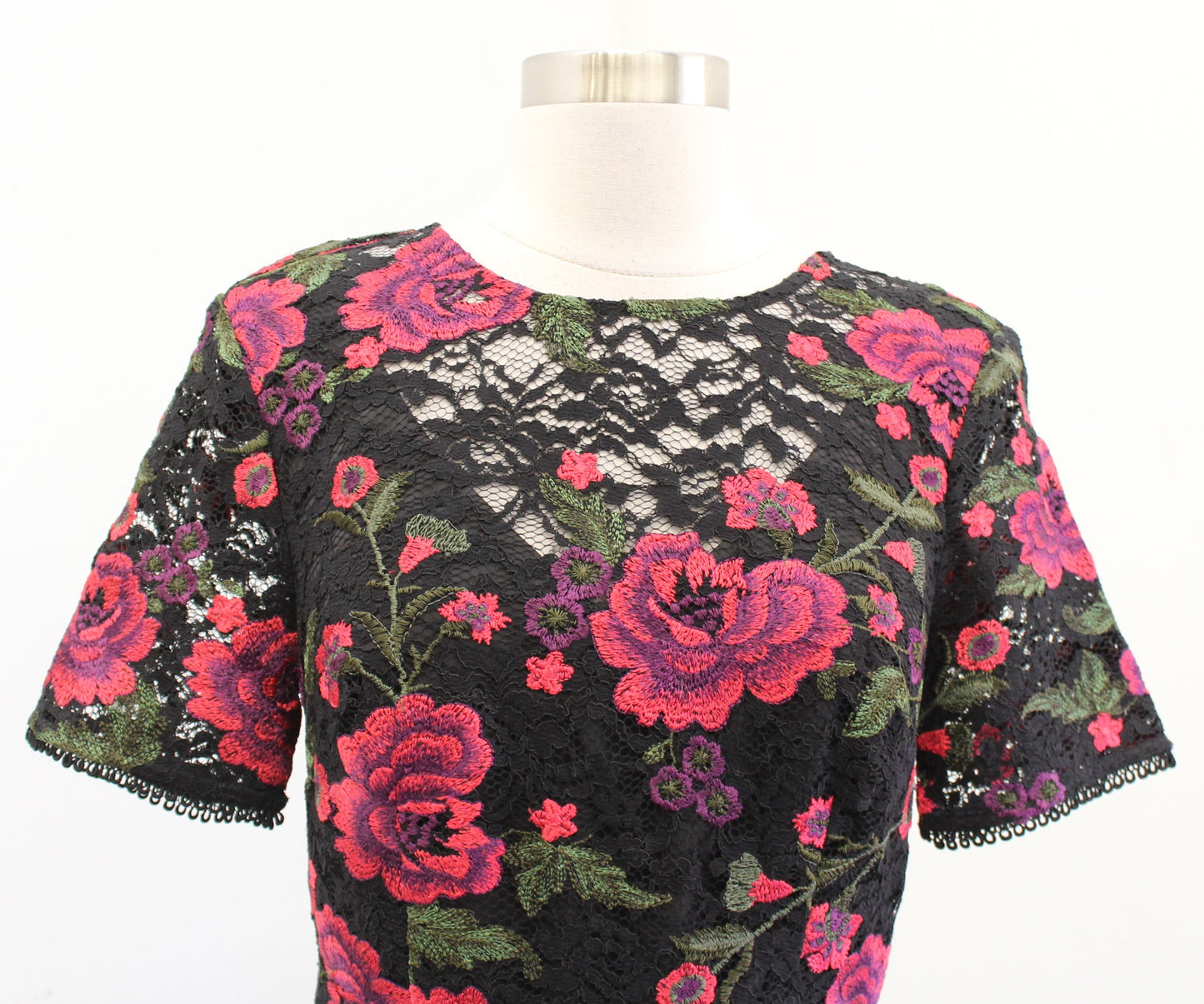Trina Turk Black Floral Embroidered Lace Short Sleeve Sheath Dress Size 2 Red