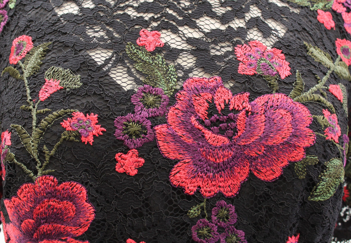 Trina Turk Black Floral Embroidered Lace Short Sleeve Sheath Dress Size 2 Red