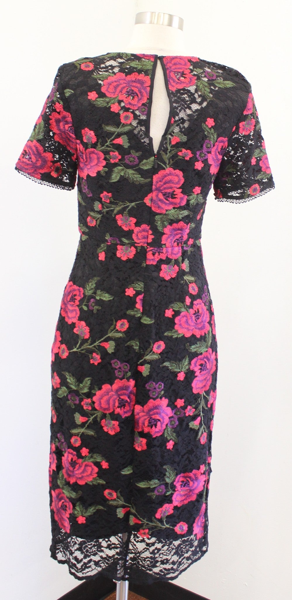 Trina Turk Black Floral Embroidered Lace Short Sleeve Sheath Dress Size 2 Red