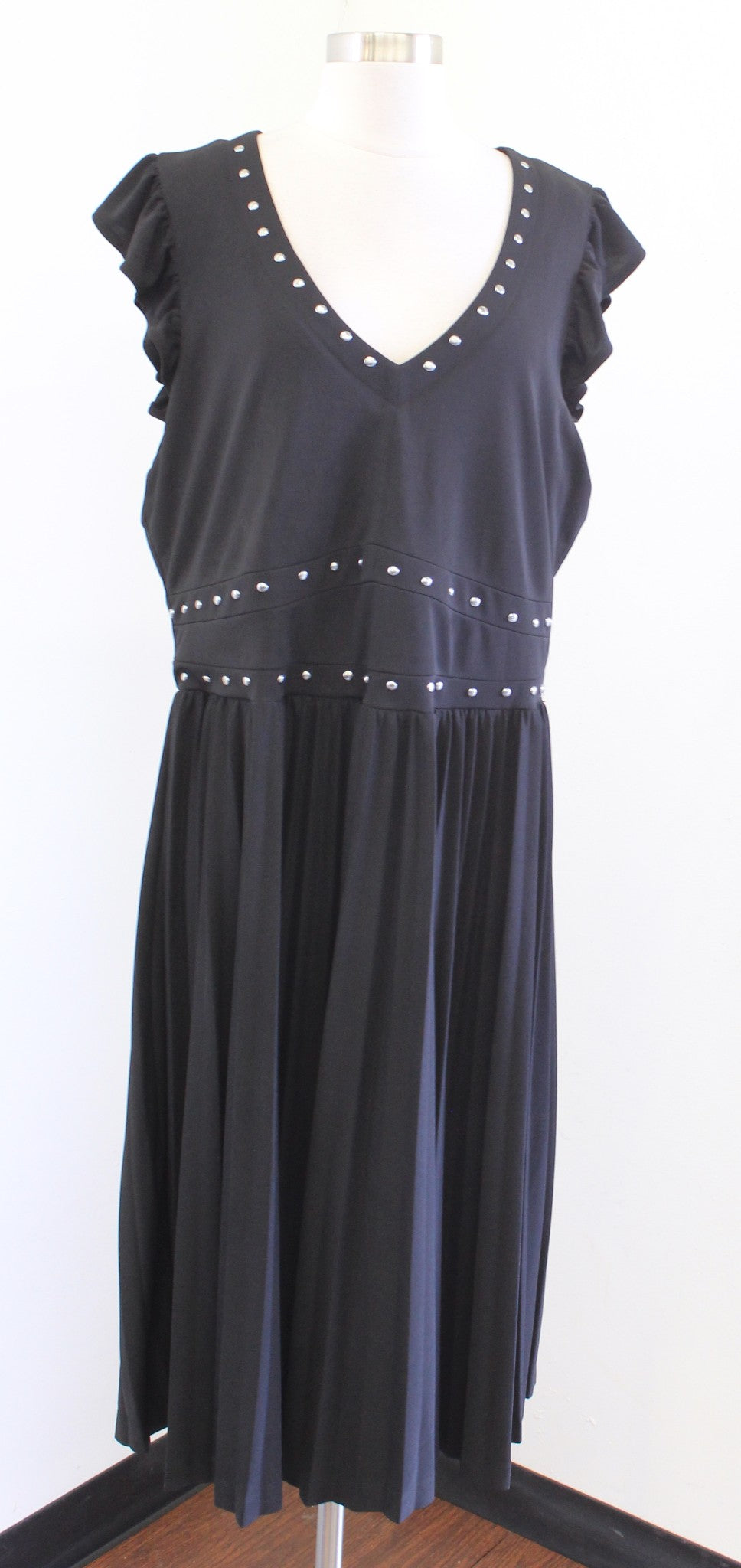 Eloquii Black Silver Studded Embellished Ruffle V Neck Pleated Dress Size 20