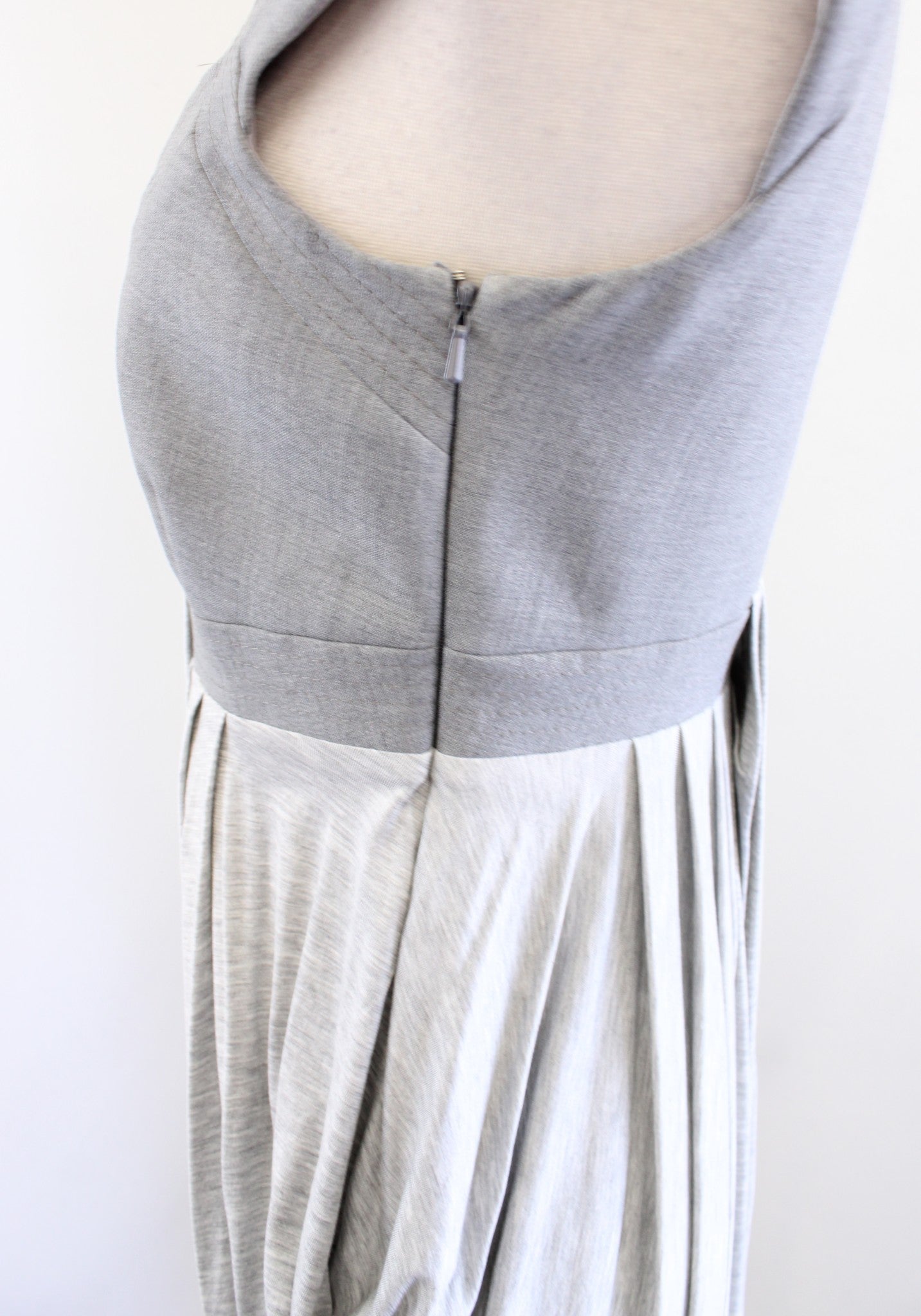 Karen Millen Gray Color Block Knit Contrast Draped Sheath Dress Size 6 V Neck