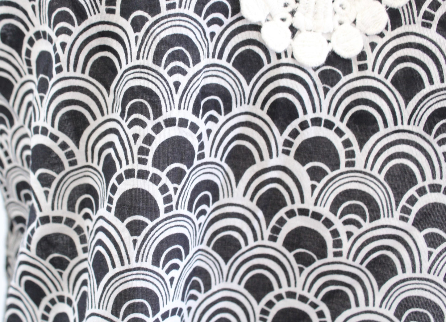 NWT Talbots Black White Geometric Print Lace Applique Tunic Top Blouse Size XS