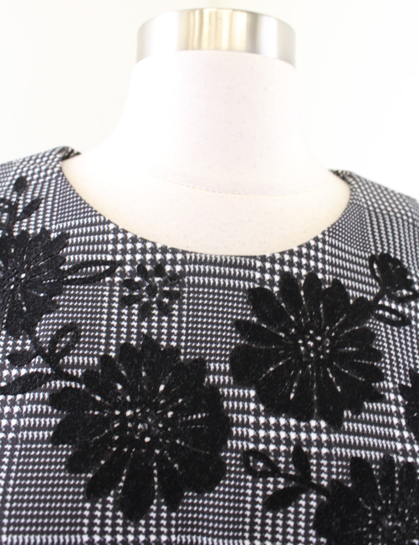 Calvin Klein Black White Houndstooth Plaid Velvet Floral Sheath Dress Size 8