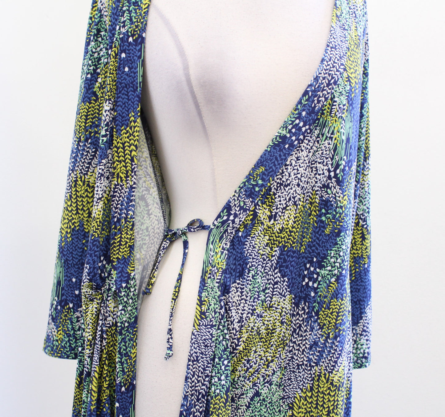 BCBG Max Azria Adele Vine Floral Jersey Wrap Dress Size L Blue Gree Yellow