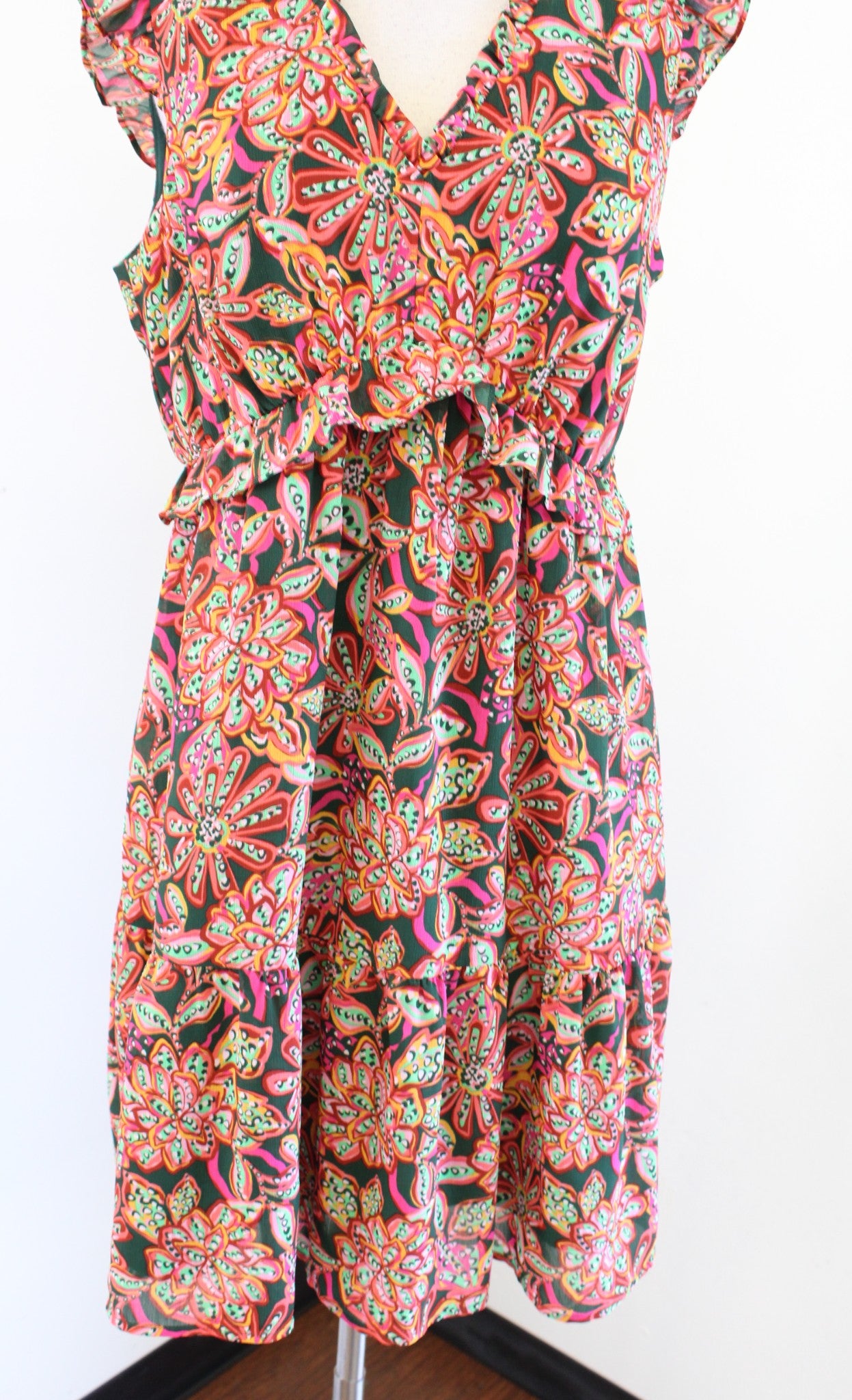 J Crew Colorful Tropical Floral Ruffle V Neck Casual Dress Size 10 Green Pink