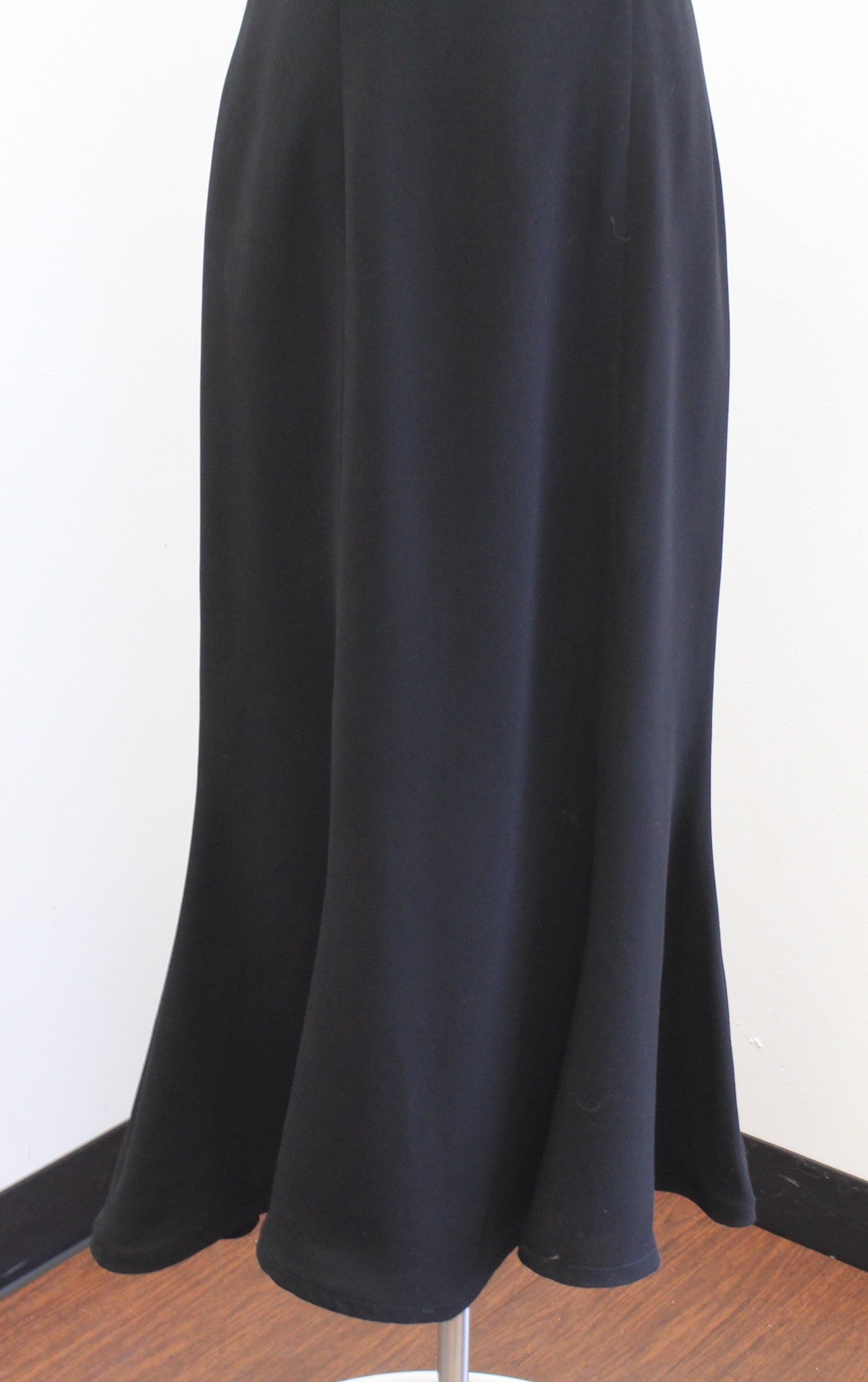 Vtg Victoria Royal Black Fluted Hem Mesh Open Back Embroidered Evening Dress 10