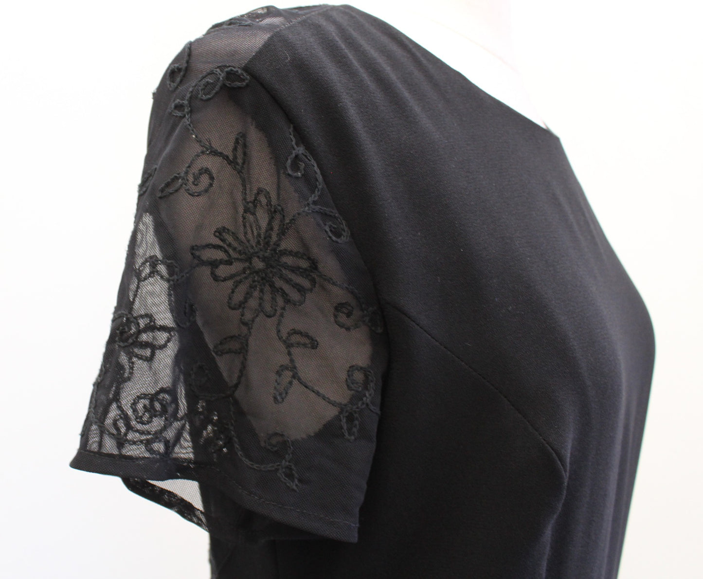 Vtg Victoria Royal Black Fluted Hem Mesh Open Back Embroidered Evening Dress 10