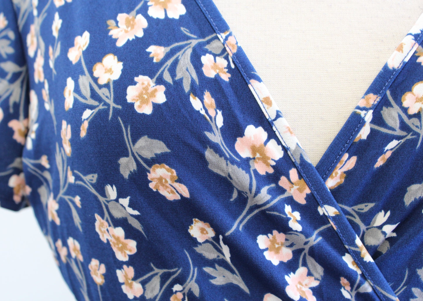 NWT Kaileigh Stitch Fix Blue Floral Jersey Knit Faux Wrap Dress Size S V Neck