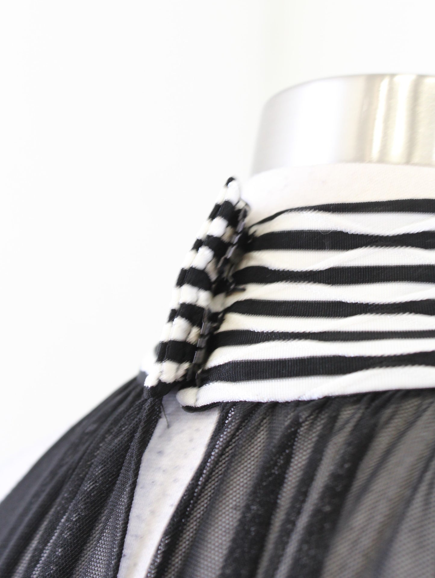 Joseph Ribkoff Black White Contrast Mesh Halter Maxi Dress Size 10 Striped