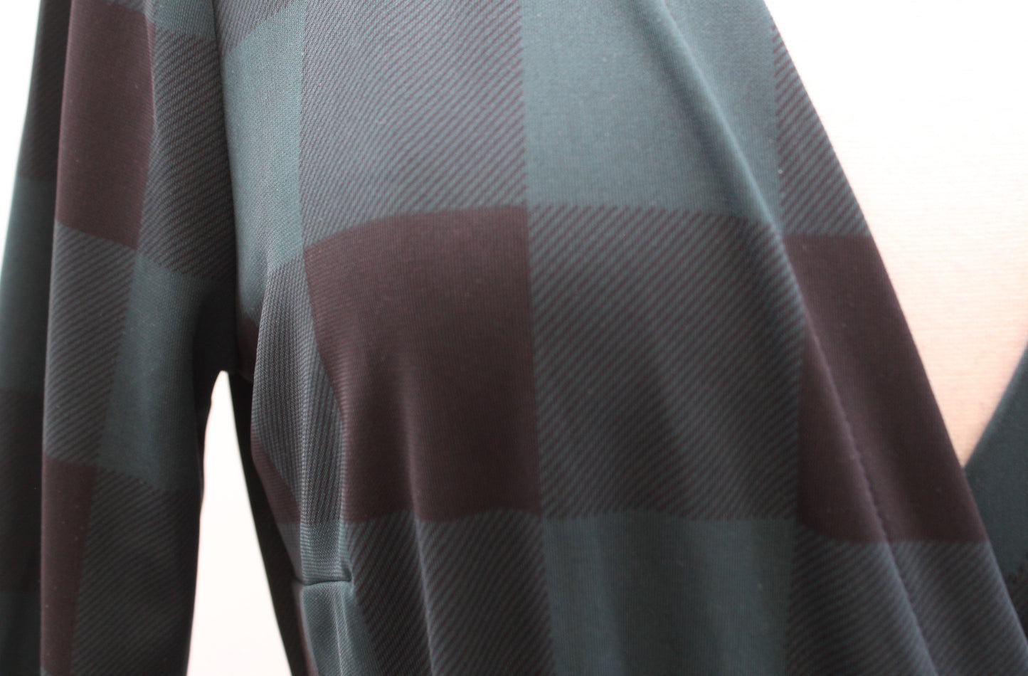 NWT Ann Taylor Green Black Buffalo Plaid Matte Jersey Wrap Dress 6 Long Sleeve