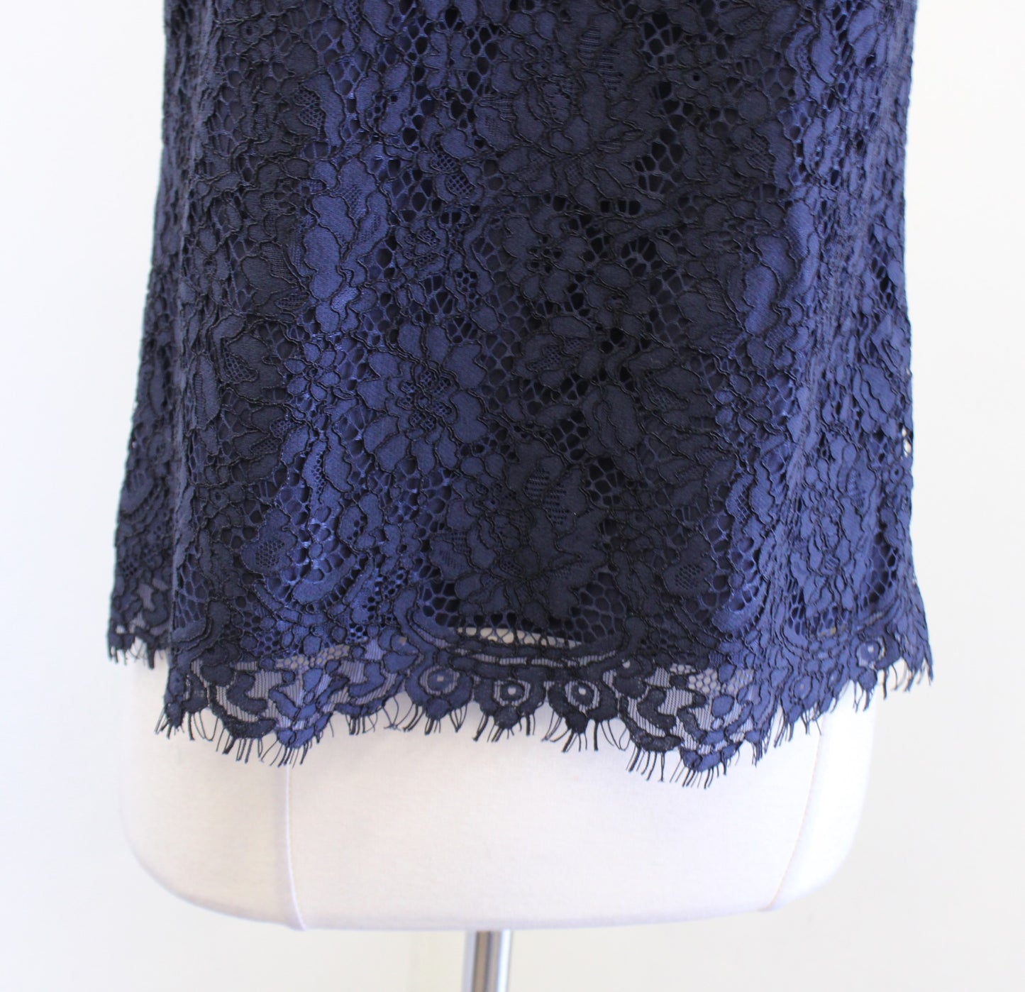 NWT J Crew Navy Blue Ruffle Neck Scalloped Lace Tank Top Blouse Size S Keyhole