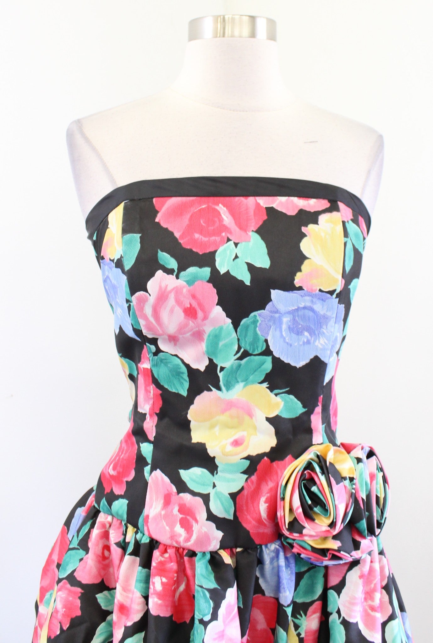 Vtg 80s Black Colorful Floral Strapless Fit and Flare Ruffle Party Prom Dress S