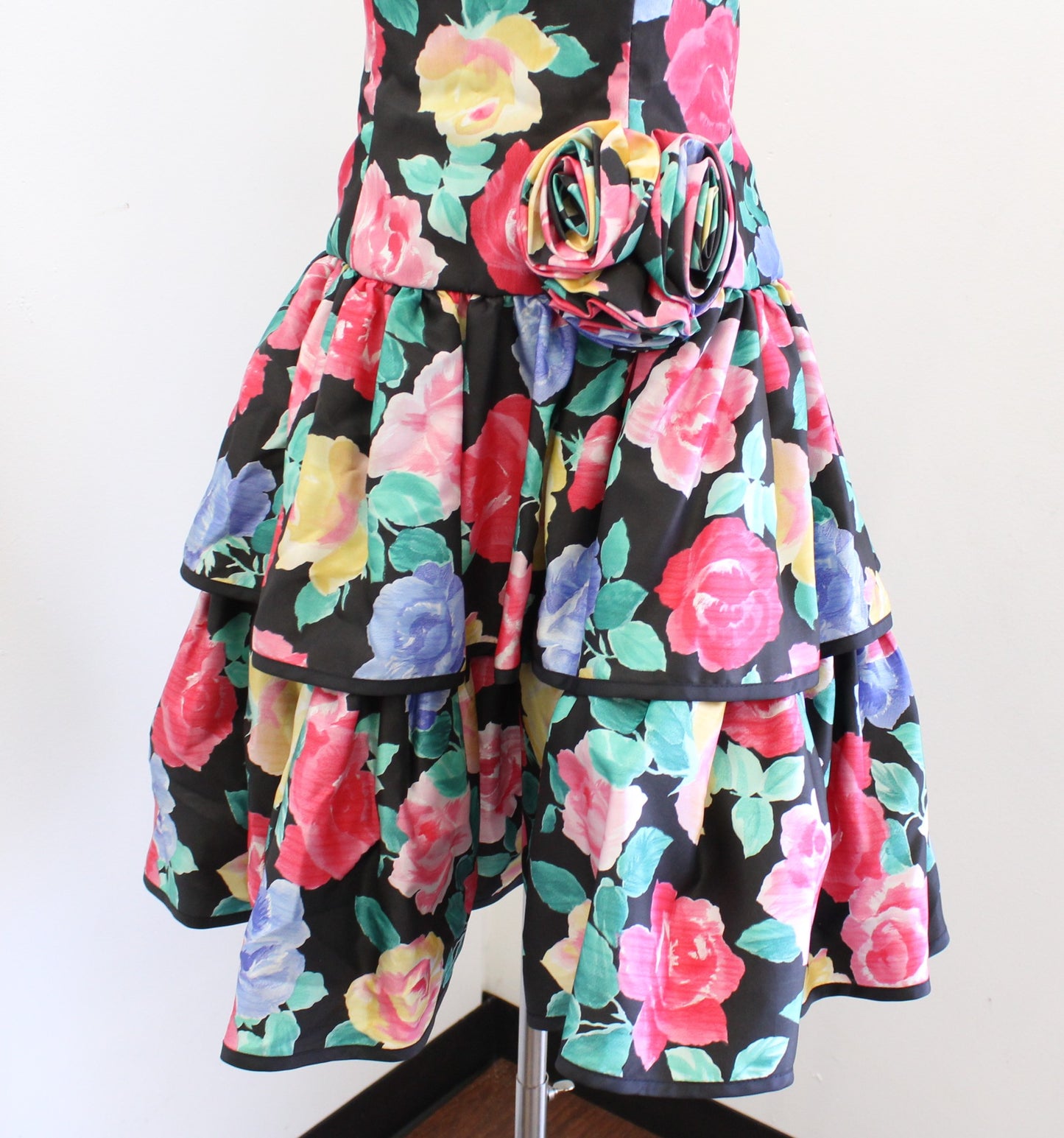 Vtg 80s Black Colorful Floral Strapless Fit and Flare Ruffle Party Prom Dress S