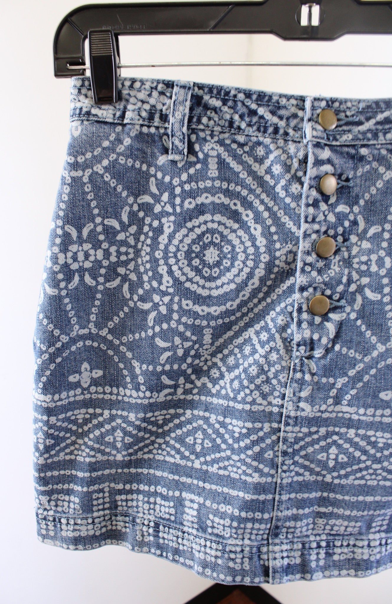 Free People School Daze Denim Jean Tribal Print Button Front Mini Skirt Size 2