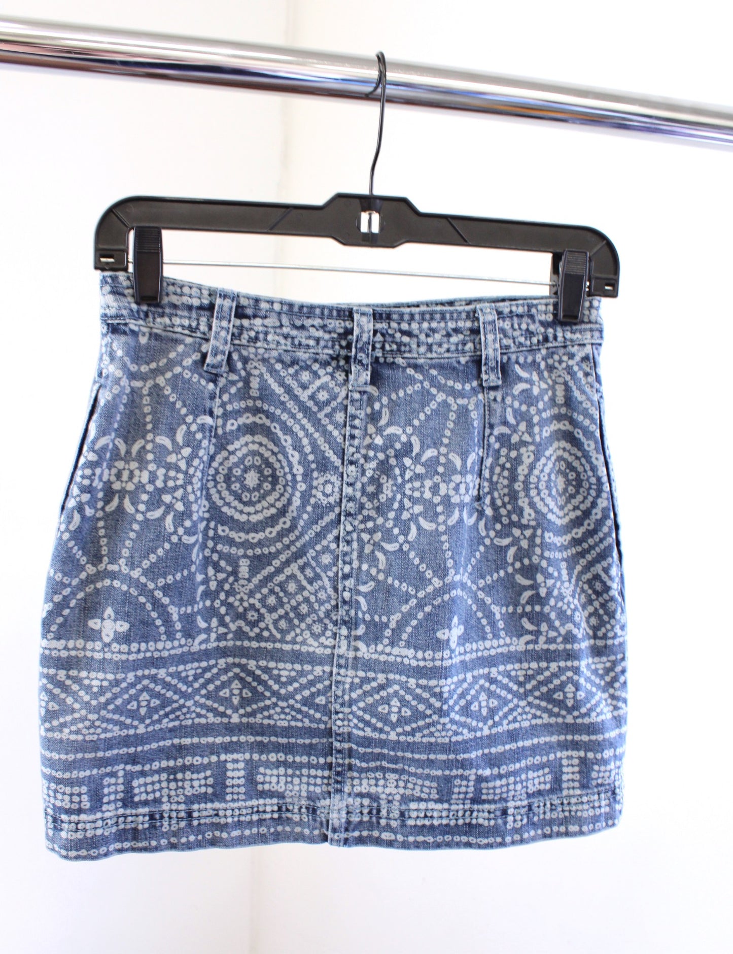 Free People School Daze Denim Jean Tribal Print Button Front Mini Skirt Size 2