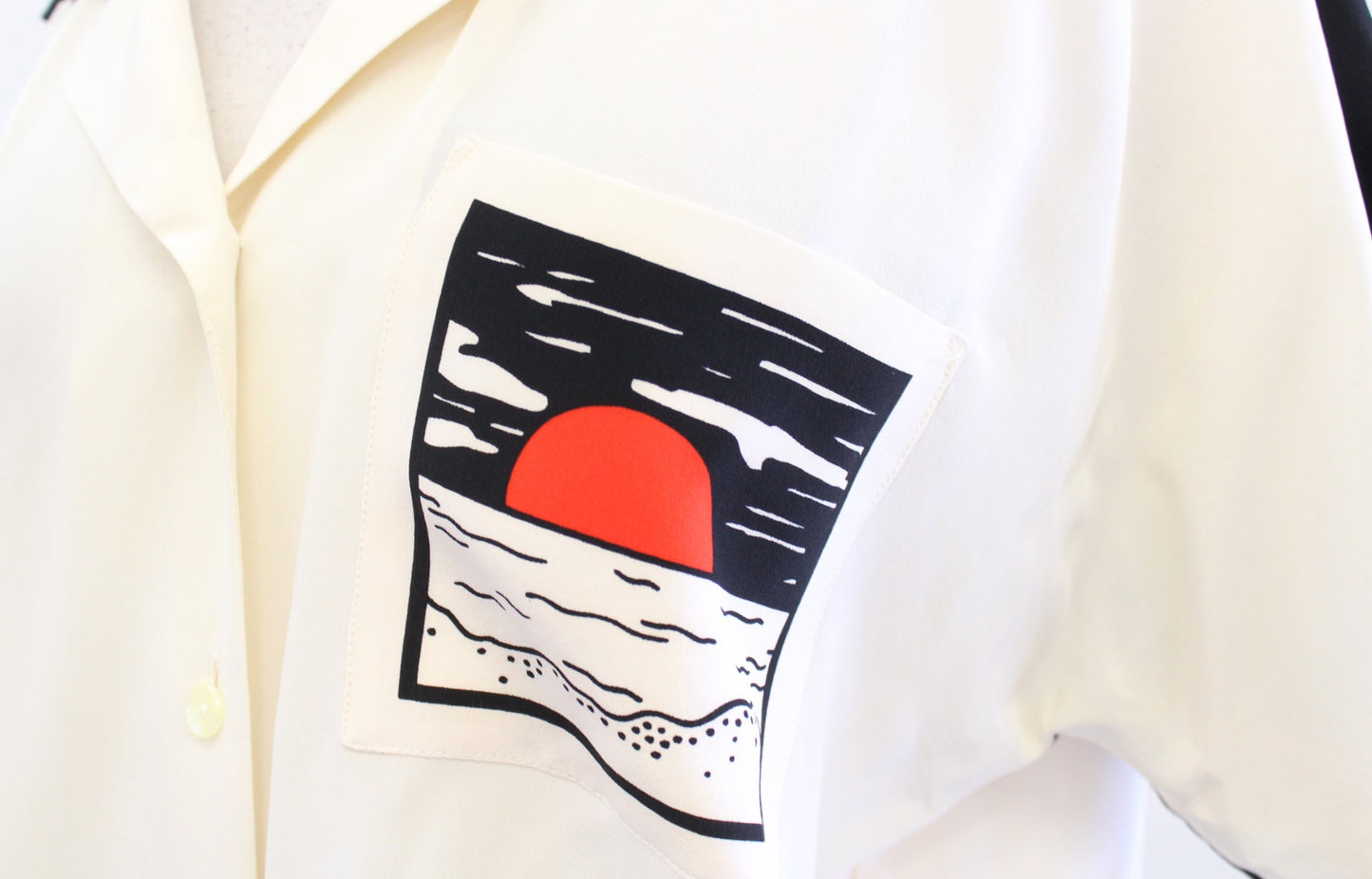 Vtg 70s Cream Black Silk Scenic Beach Print Button Front Shirt Blouse Size 6