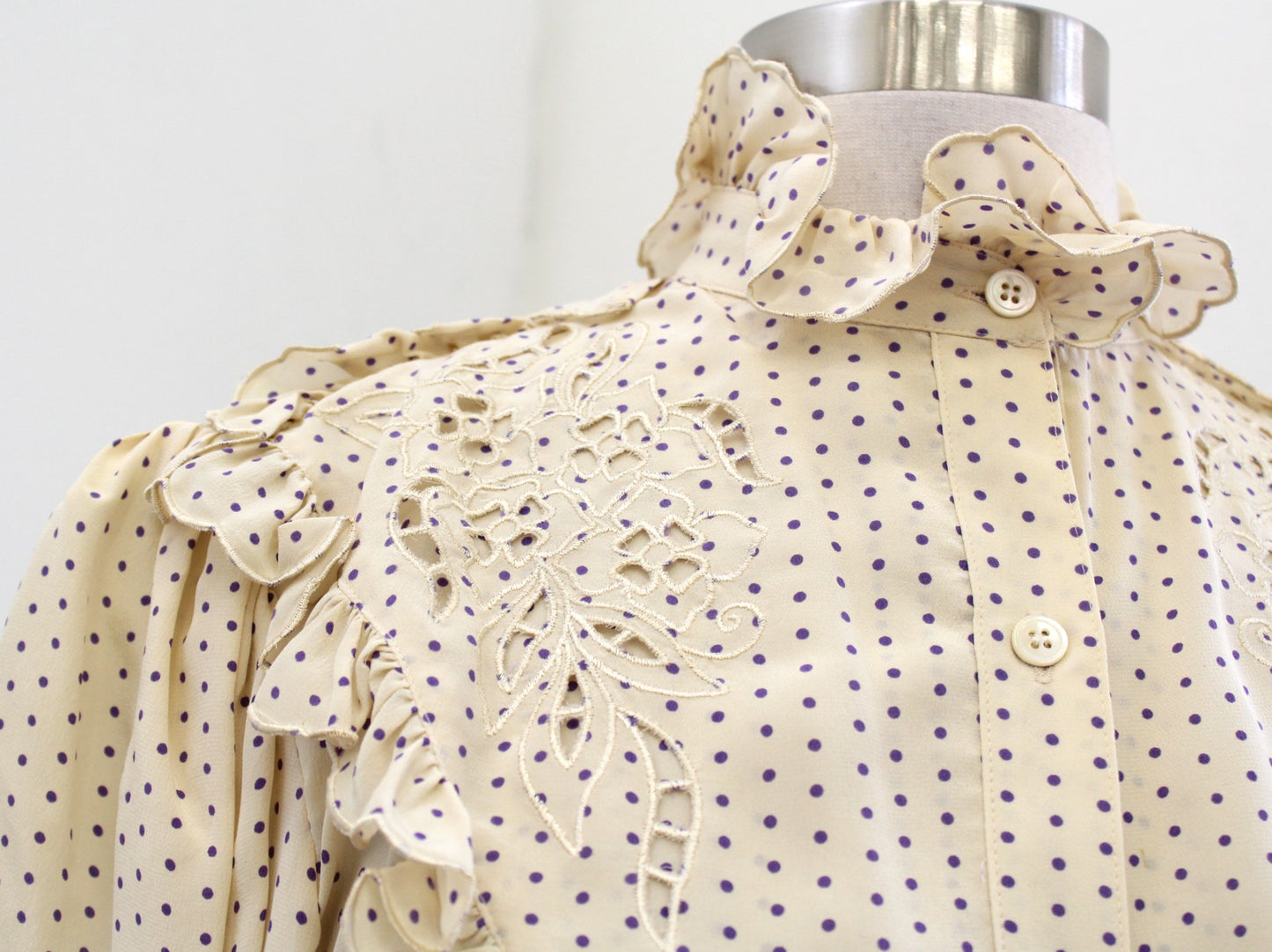 Vtg 80s Miss O Oscar de La Renta Beige Purple Polka Dot Ruffle Eyelet Blouse 8