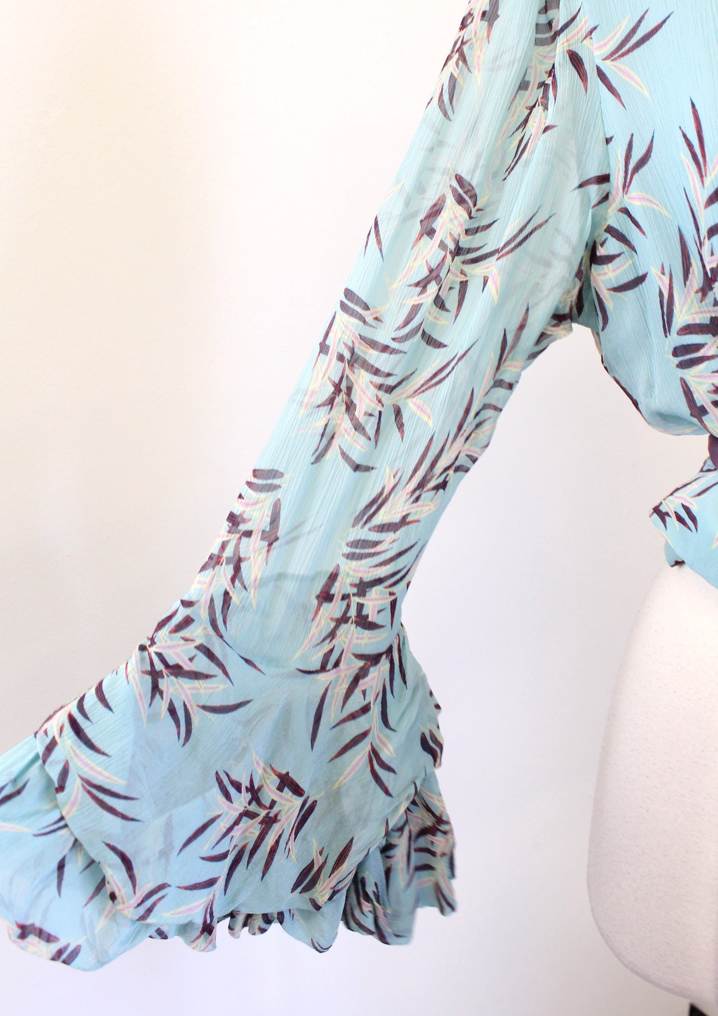 Diane Von Furstenberg Blue Floral Bell Sleeve Cropped Wrap Top Blouse Size 14