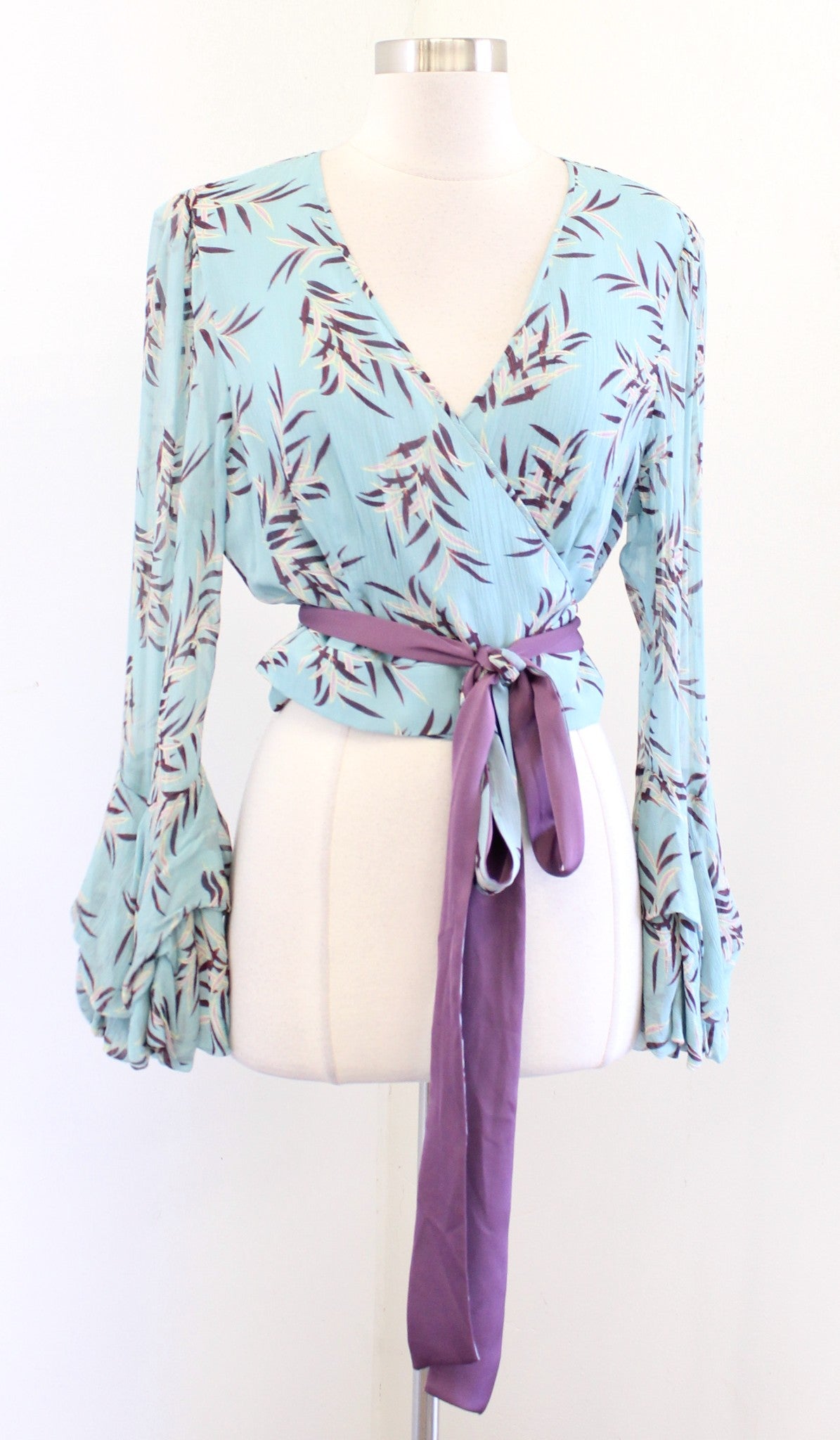 Diane Von Furstenberg Blue Floral Bell Sleeve Cropped Wrap Top Blouse Size 14