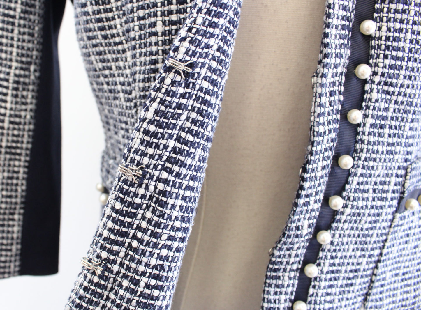 White House Black Market Navy Blue Tweed Pearl Embellished Blazer Jacket Size 0