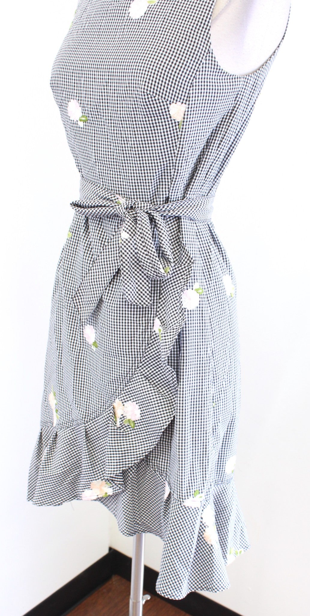 Calvin Klein Gingham Plaid Floral Embroidered Ruffle Hem Sheath Dress Size 2