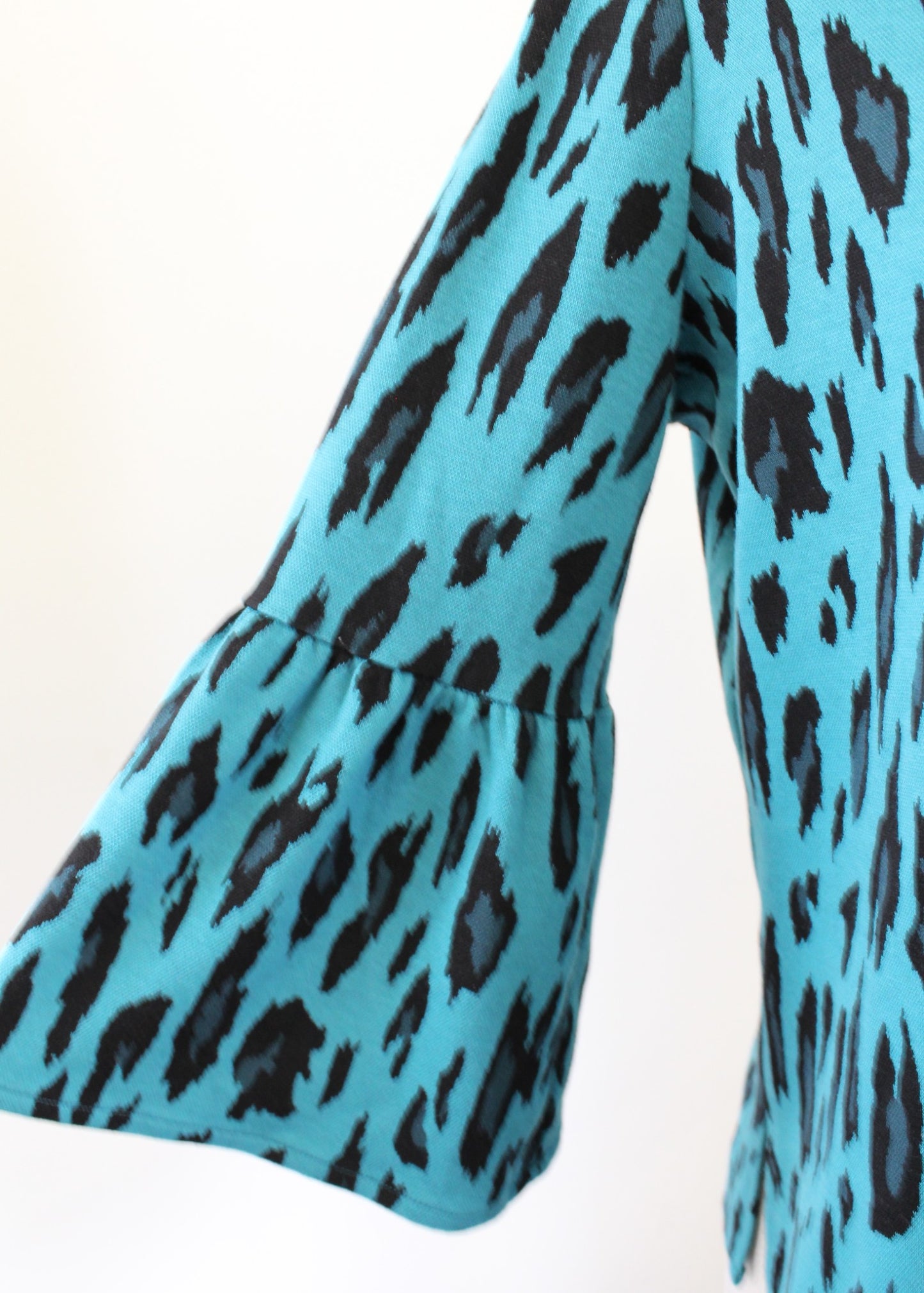 Tyler Boe Womens Teal Black Leopard Print Knit Bell Sleeve Top Blouse Size S