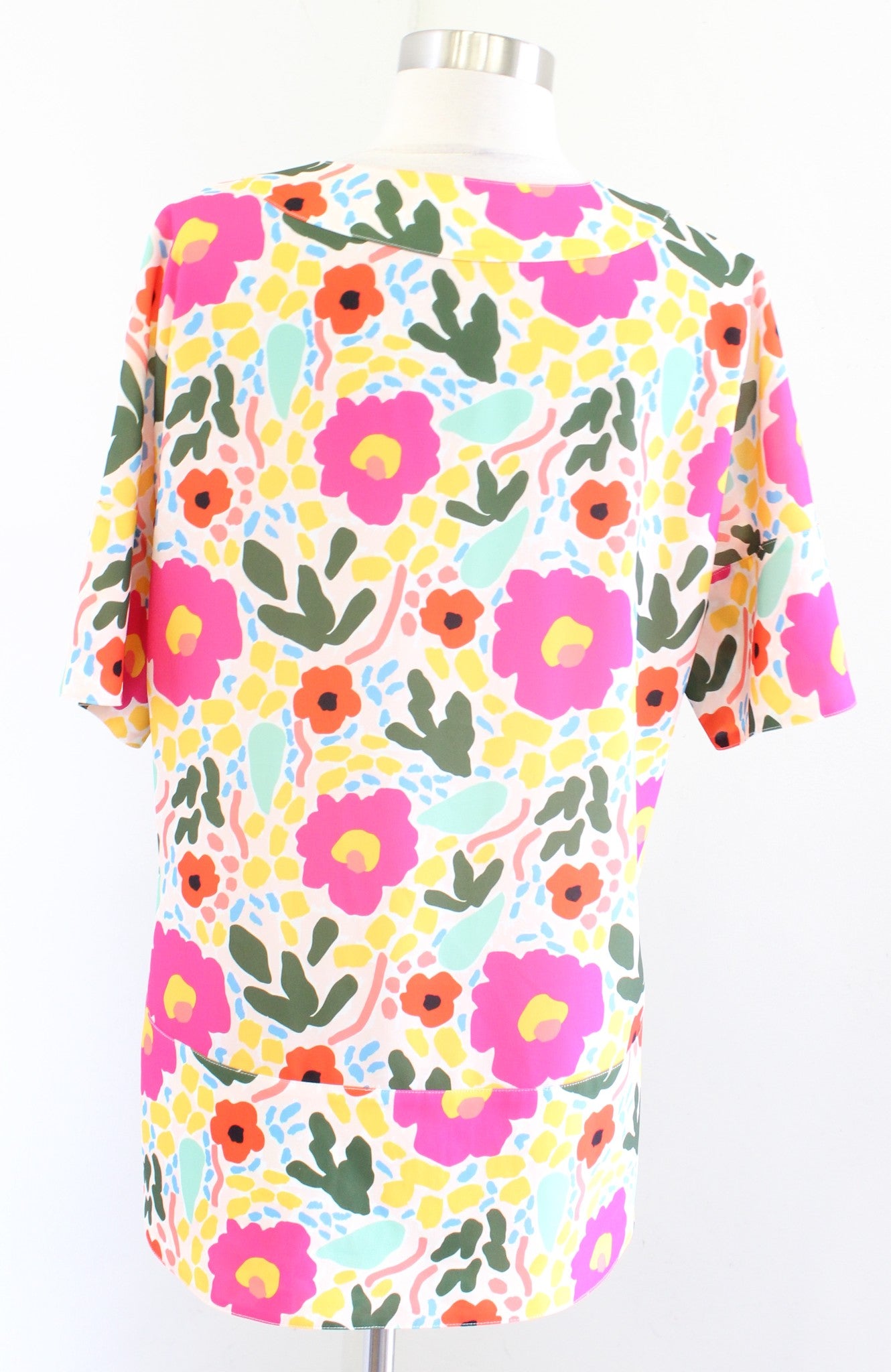 Crosby by Mollie Burch Bright Colorful Floral Print Top Blouse Size XS V Neck