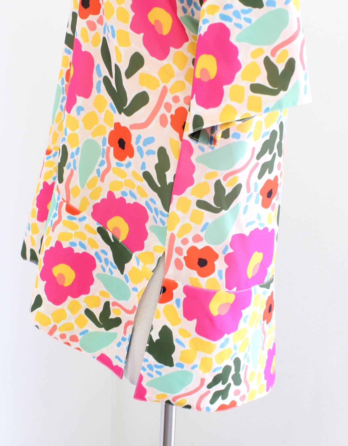 Crosby by Mollie Burch Bright Colorful Floral Print Top Blouse Size XS V Neck