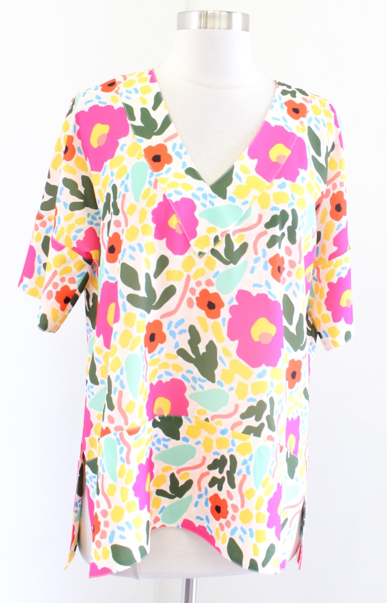 Crosby by Mollie Burch Bright Colorful Floral Print Top Blouse Size XS V Neck