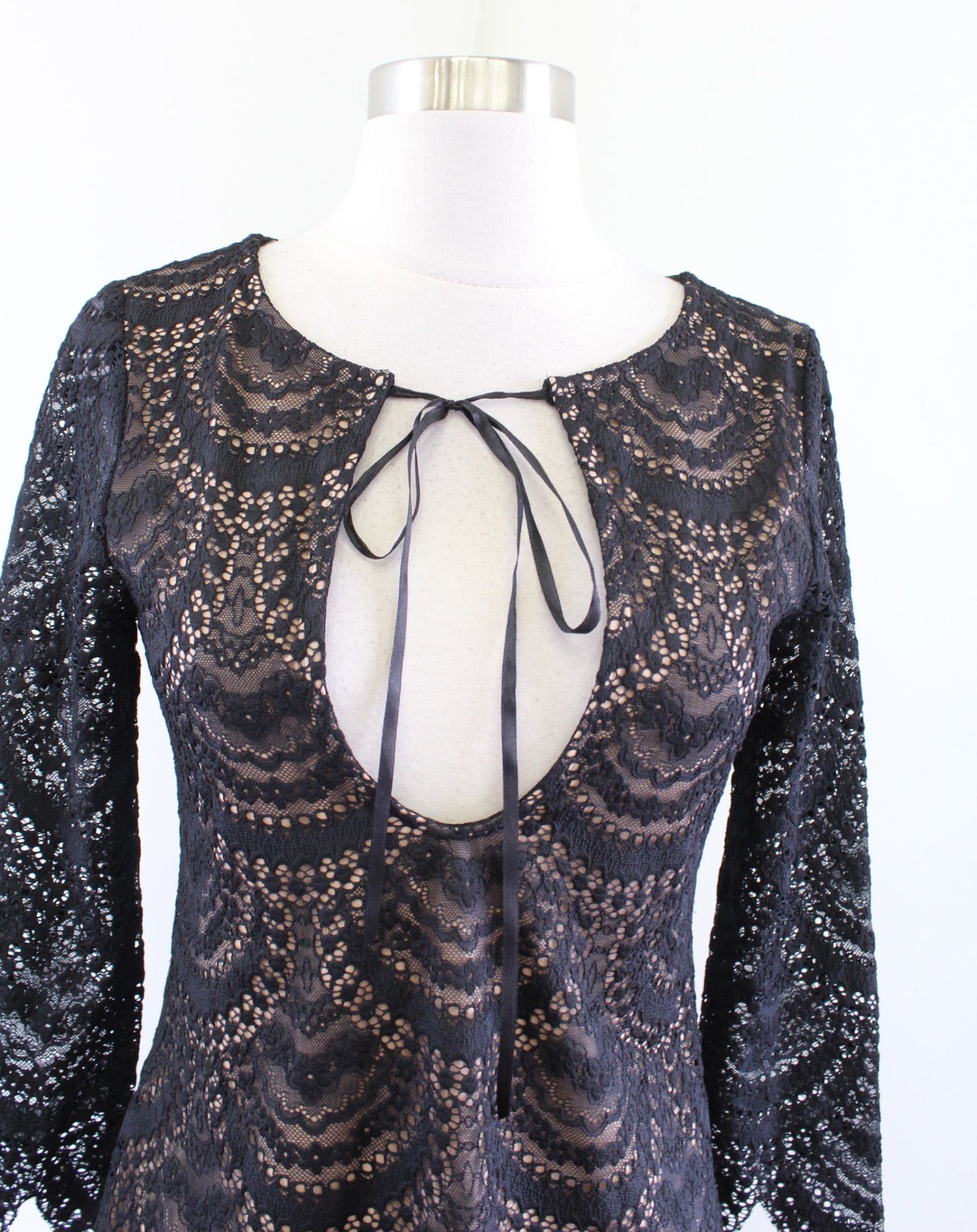 NWT For Love and Lemons Rosalita Black Scalloped Lace Keyhole Mini Dress Size S