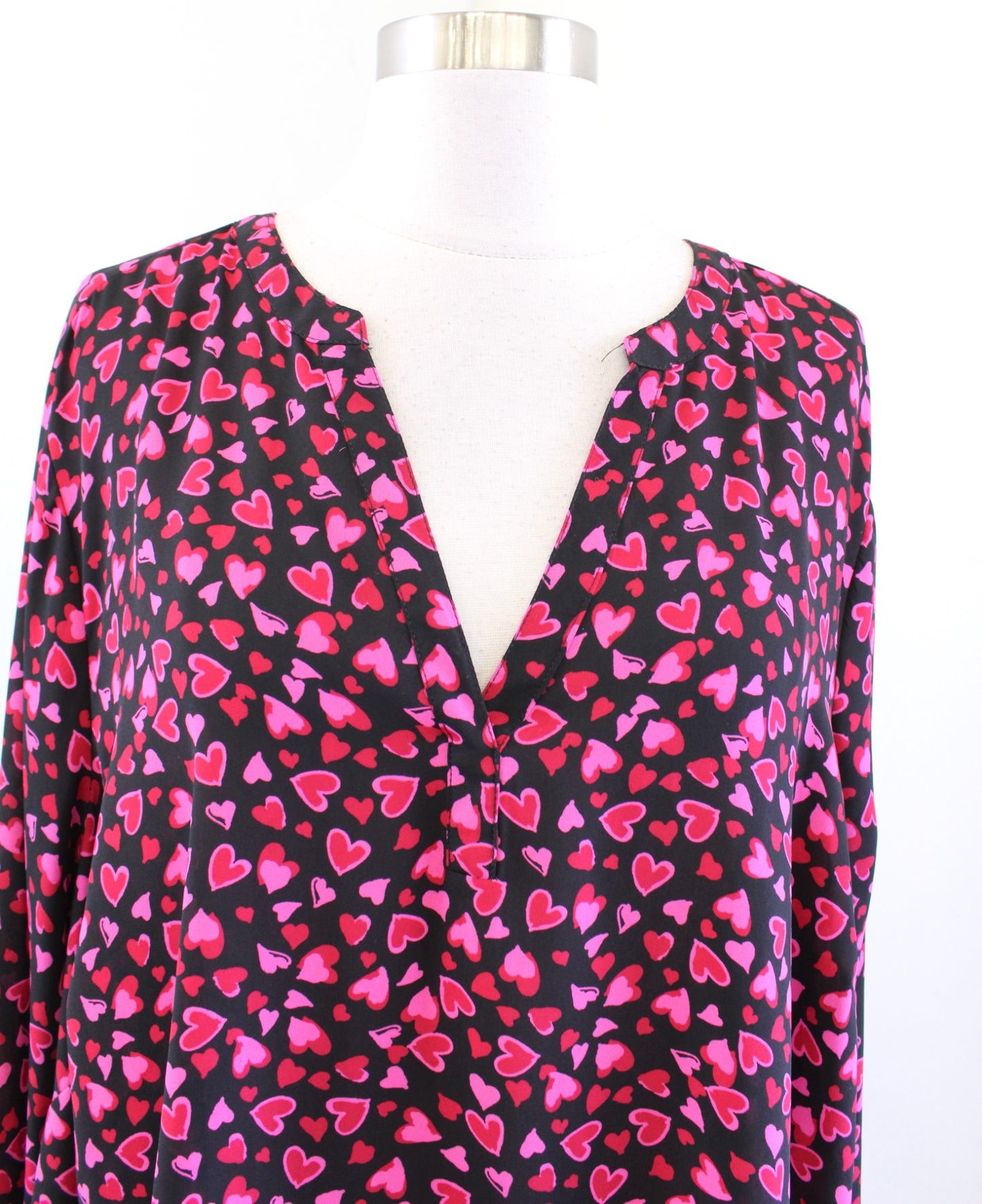 Torrid Black Pink Red Heart Print Split Neck Popover Blouse Shirt Size 3 3X Long Sleeve