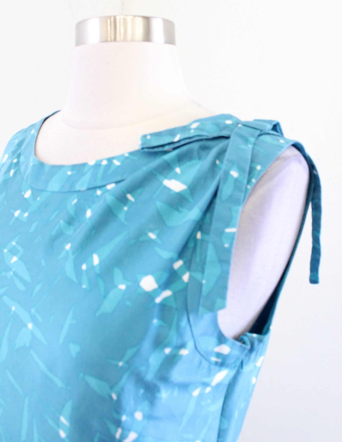 Kate Spade Teal Blue Printed Silk Fit and Flare Pleated Dress Size 4 Bow Accent