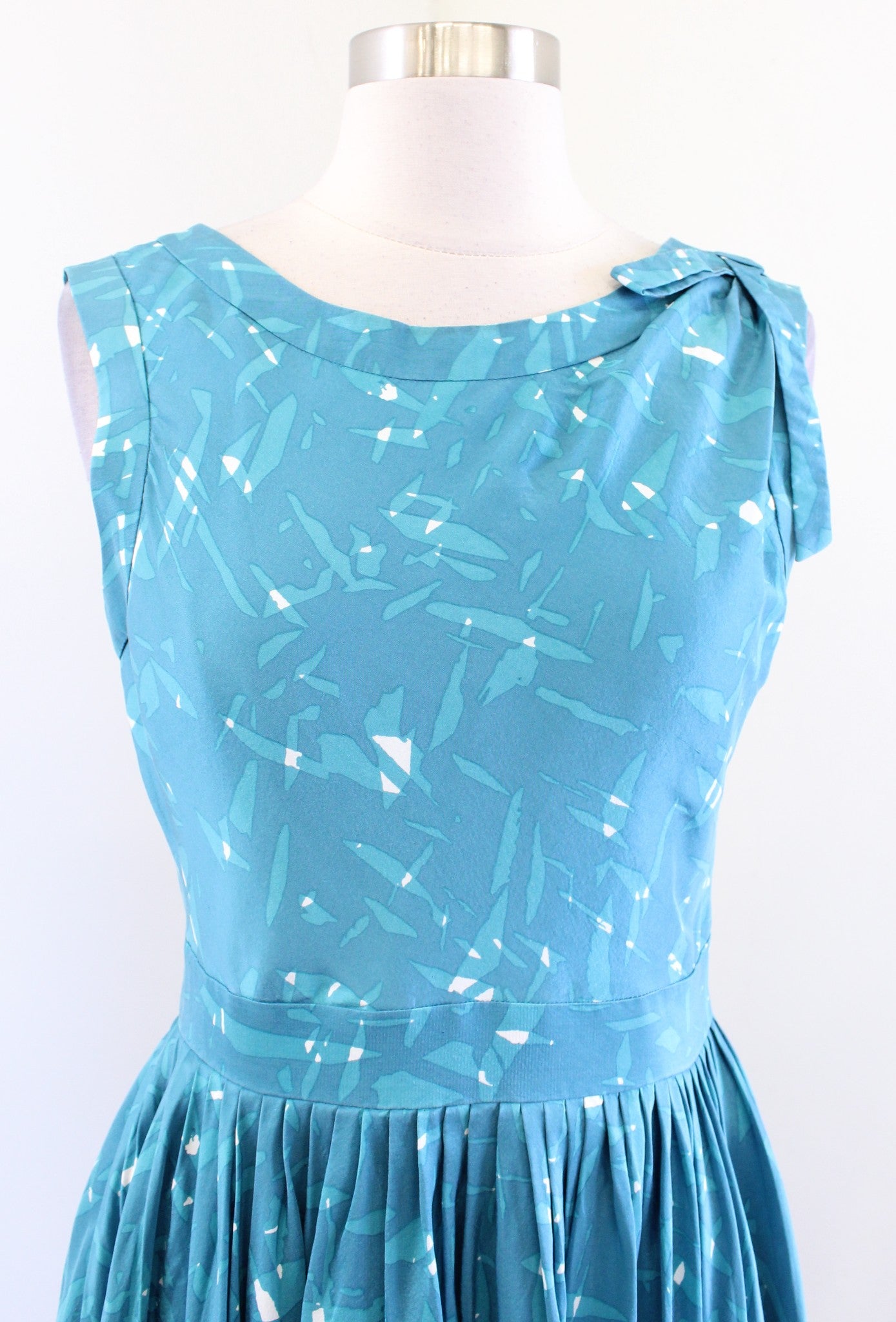 Kate Spade Teal Blue Printed Silk Fit and Flare Pleated Dress Size 4 Bow Accent