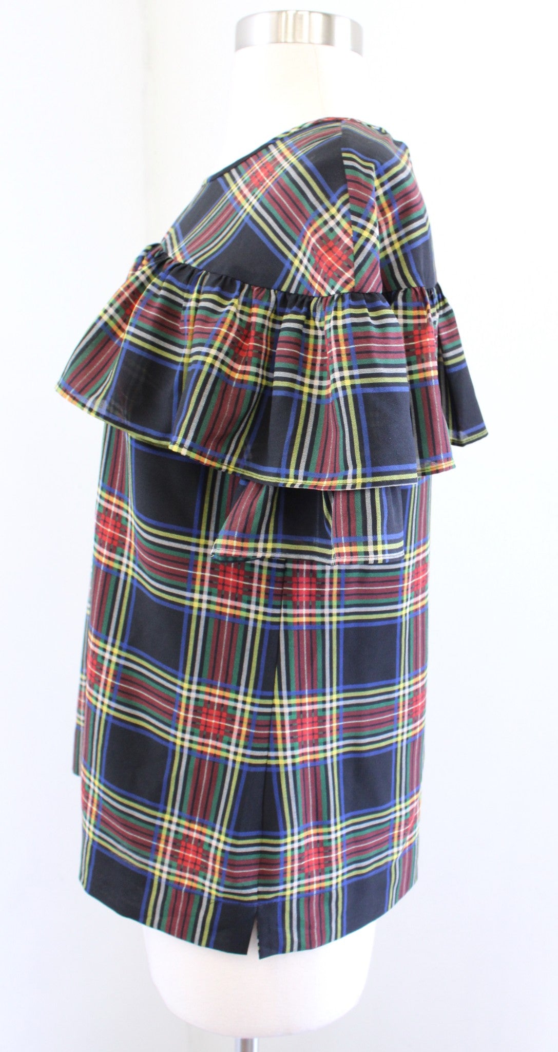 J Crew Edie Ruffle Top in Stewart Tartan Plaid Size 2 Black Red Popover Blouse Short Sleeve
