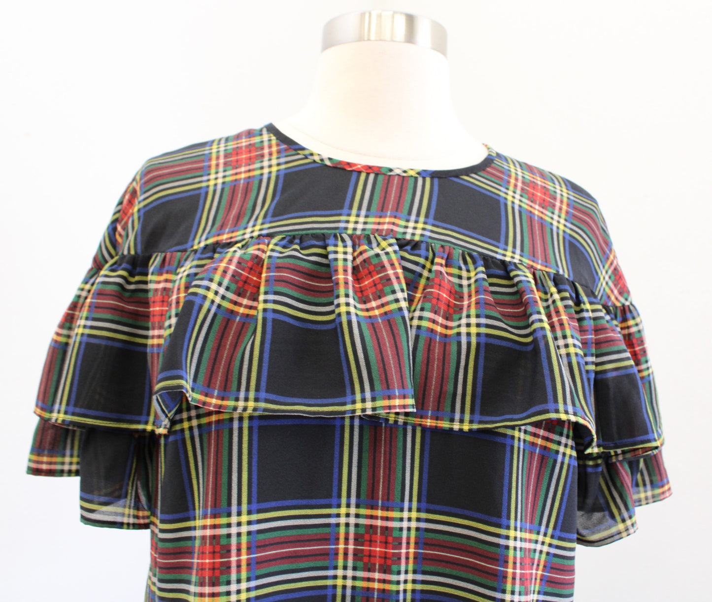 J Crew Edie Ruffle Top in Stewart Tartan Plaid Size 2 Black Red Popover Blouse Short Sleeve