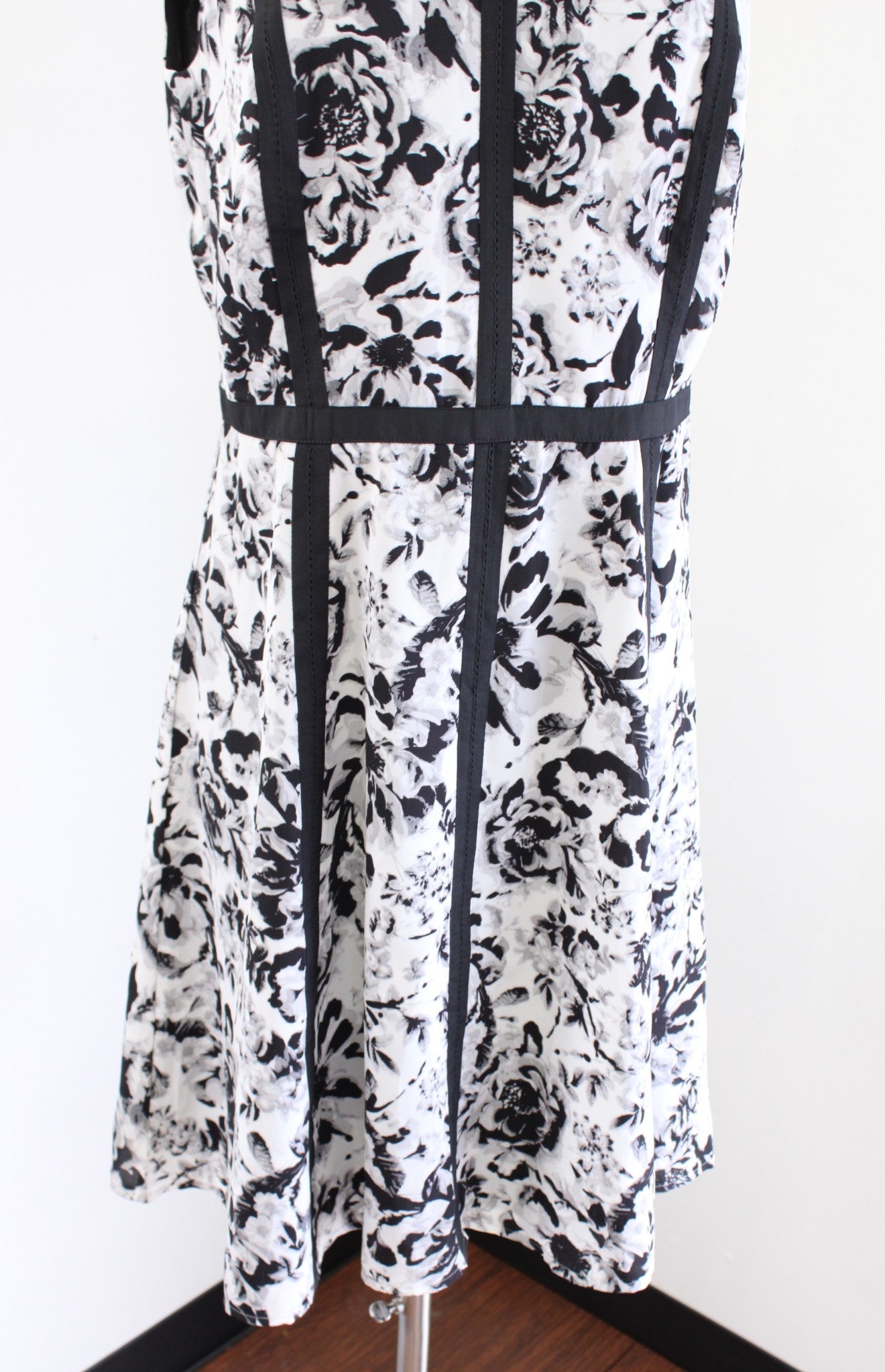 Talbots Womens Gray Black Floral Print Seamed A Line Dress Sleeveless Size 10