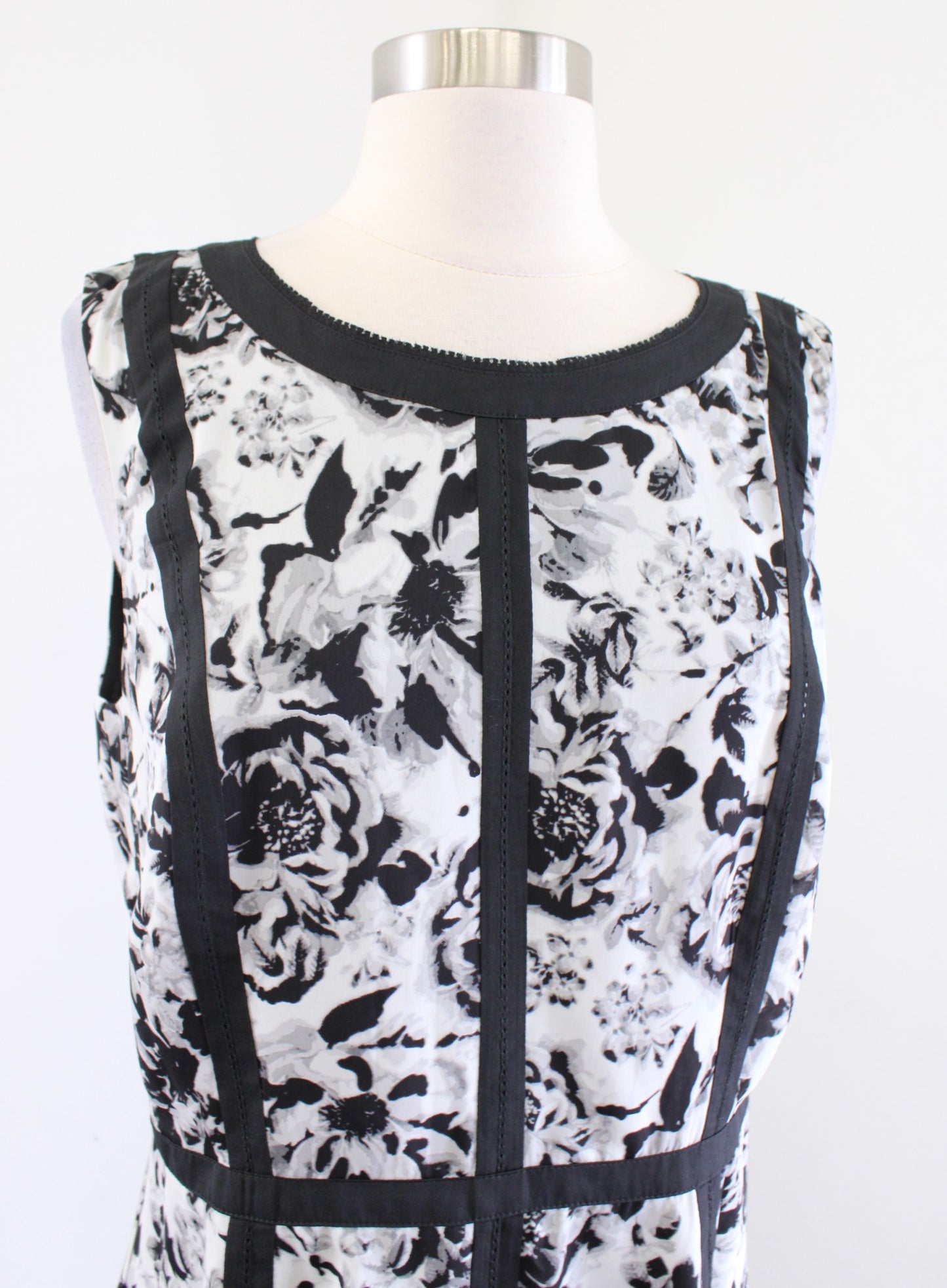Talbots Womens Gray Black Floral Print Seamed A Line Dress Sleeveless Size 10